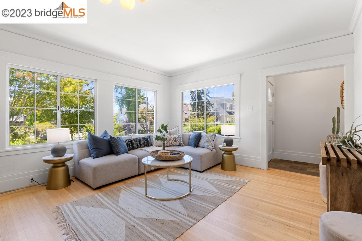3826 Laguna Ave