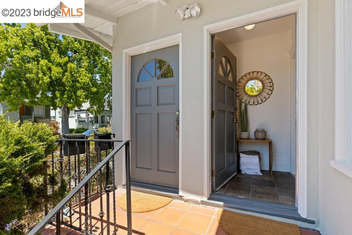 3826 Laguna Ave