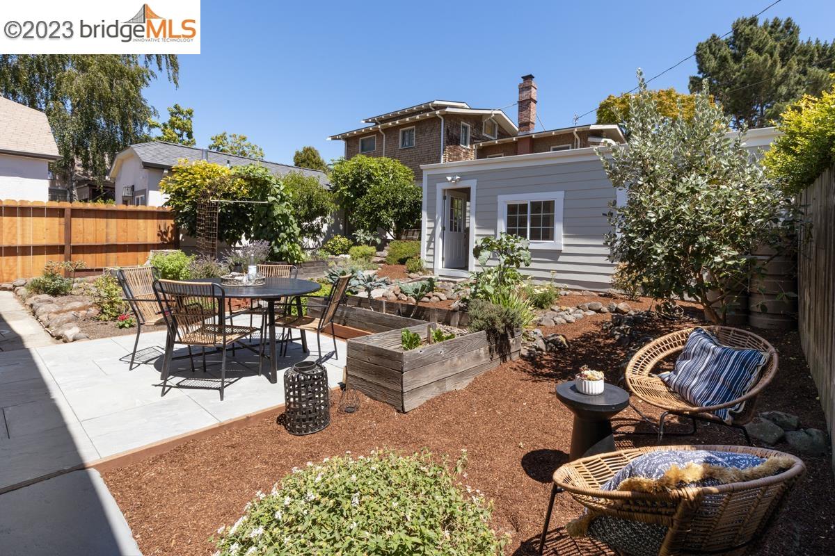 3826 Laguna Ave