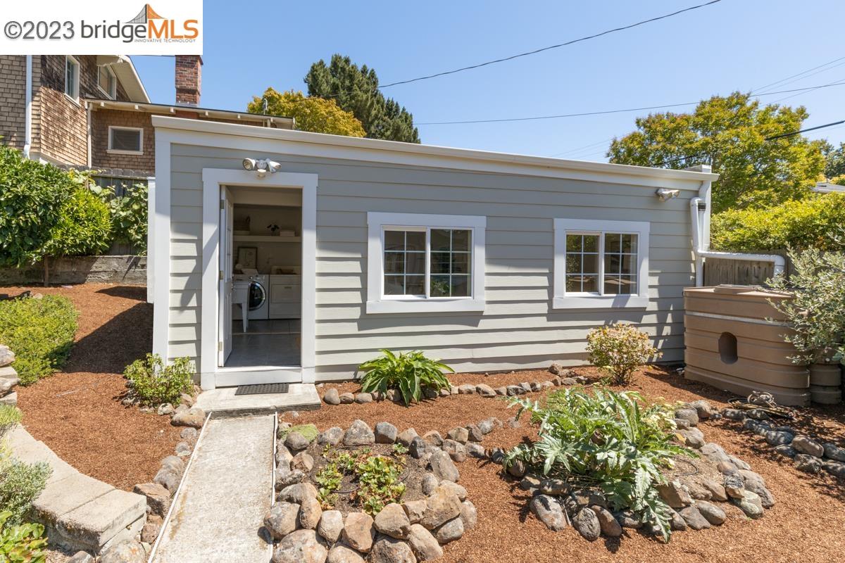 3826 Laguna Ave