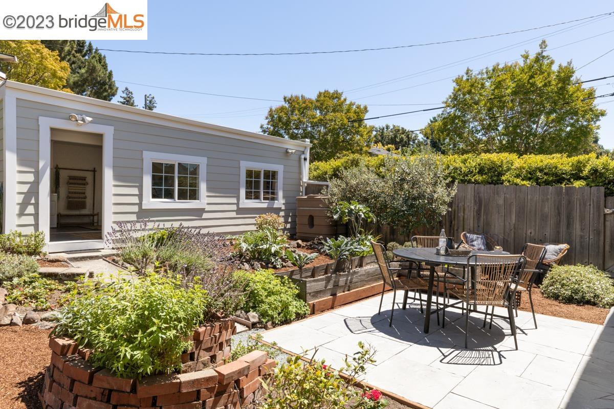 3826 Laguna Ave