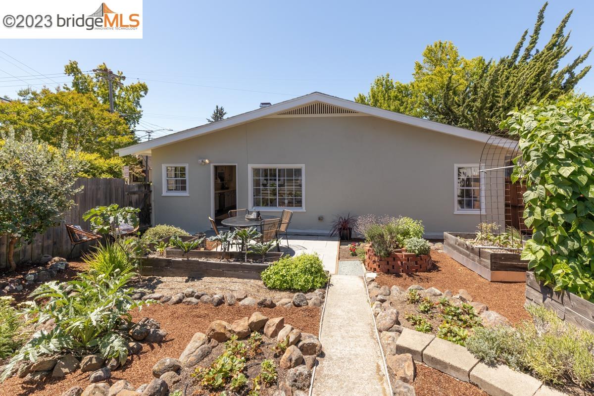 3826 Laguna Ave
