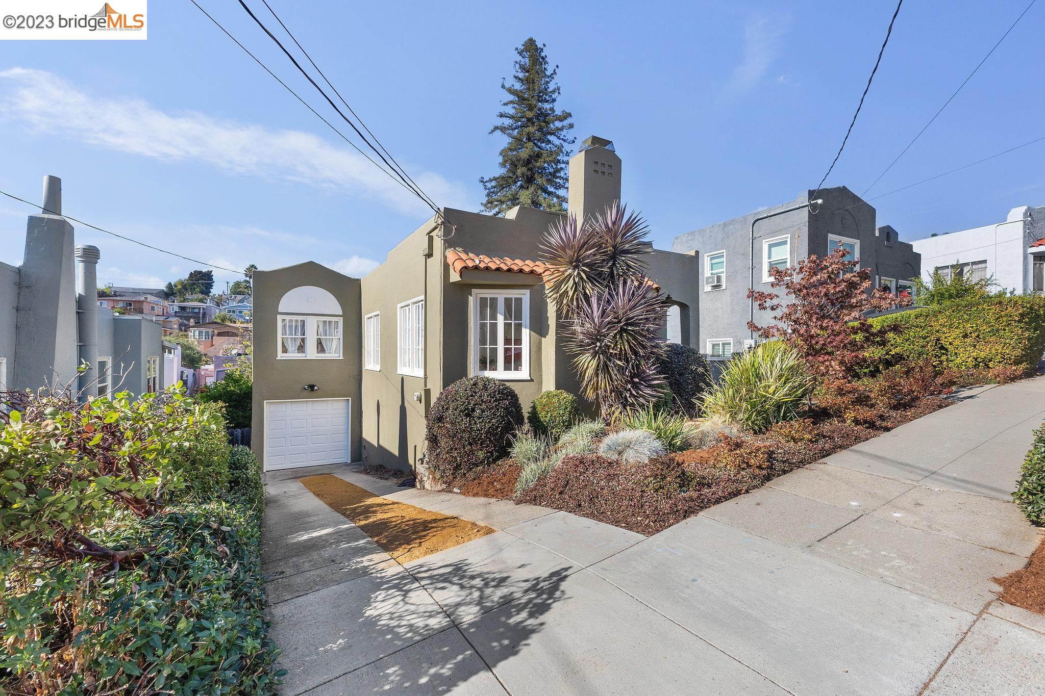 3021 Maxwell Ave
