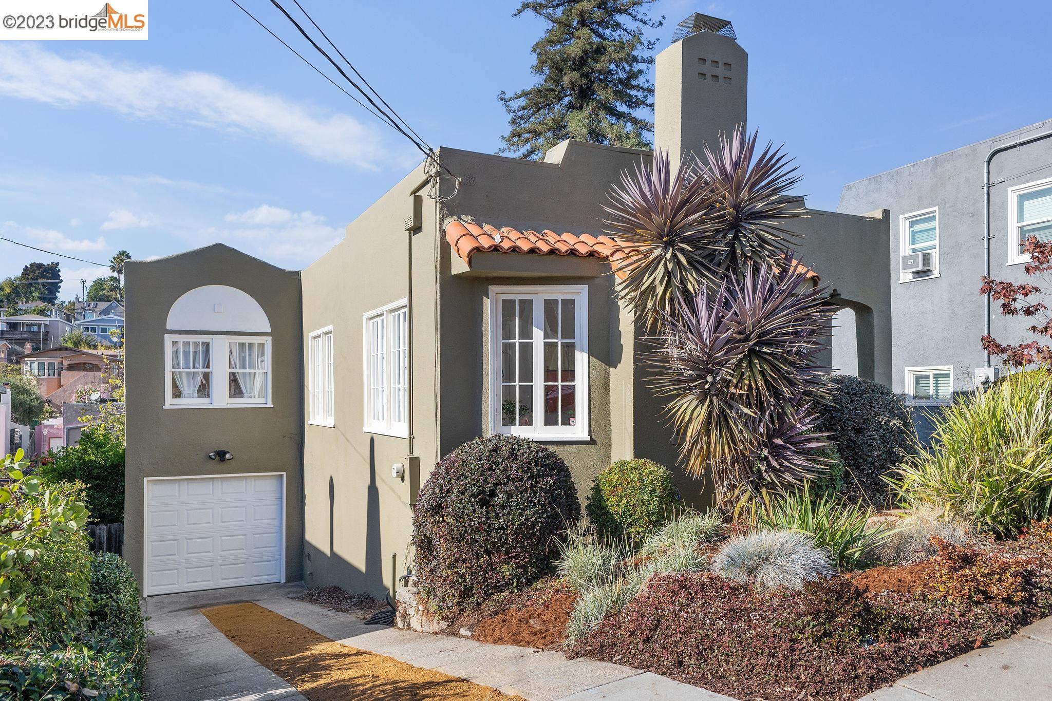 3021 Maxwell Ave