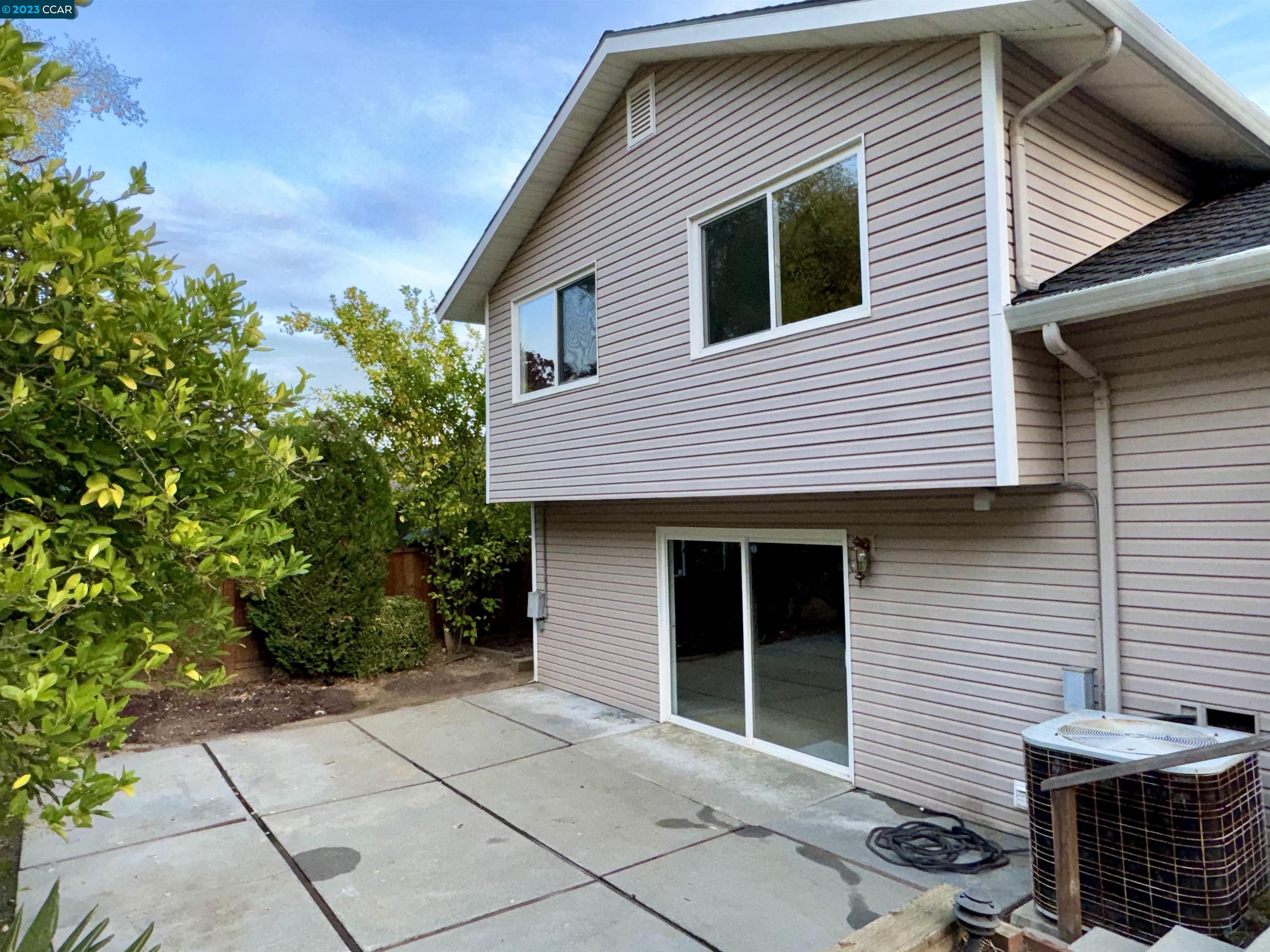 828 Hamilton Dr
