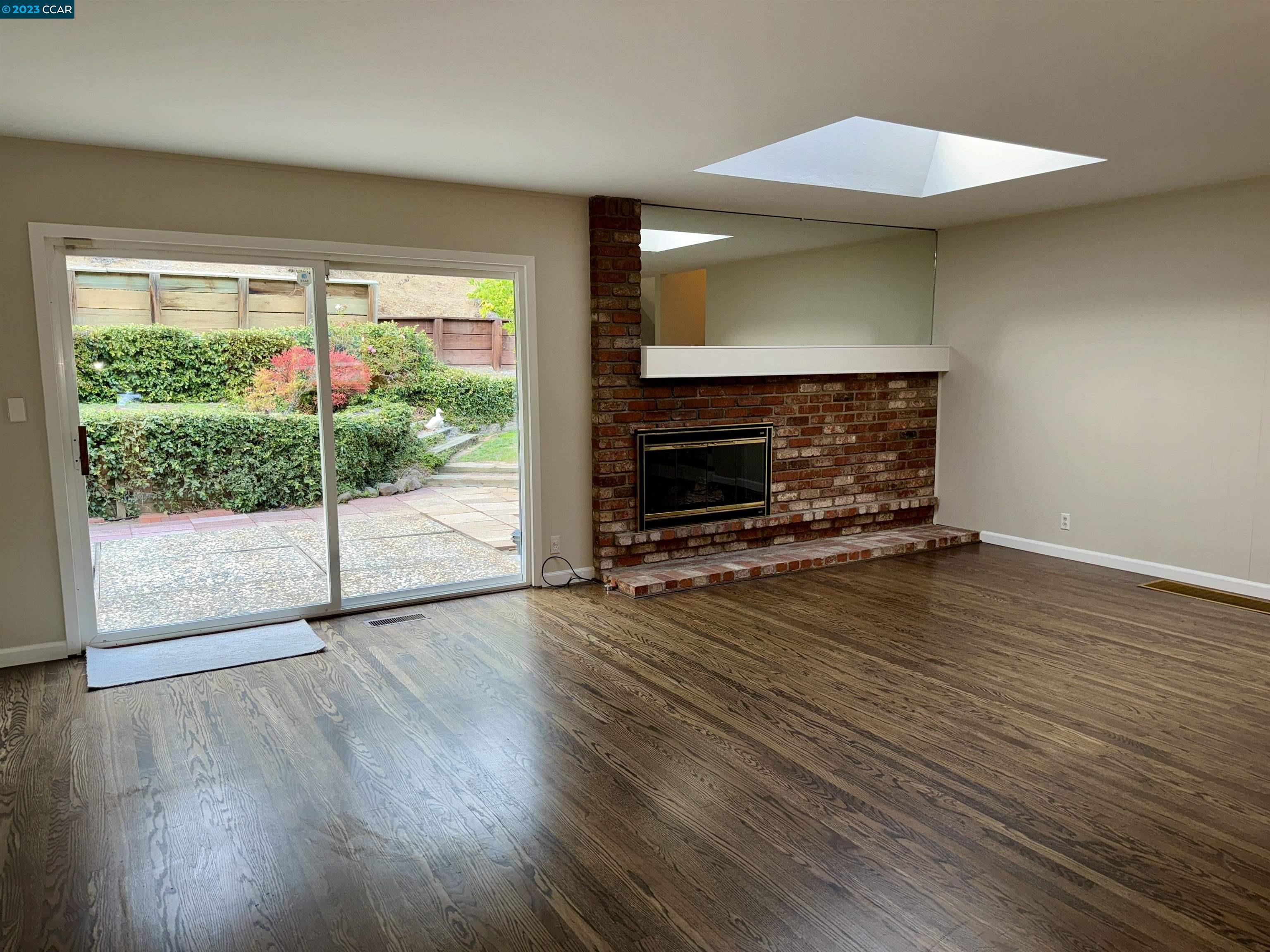 828 Hamilton Dr