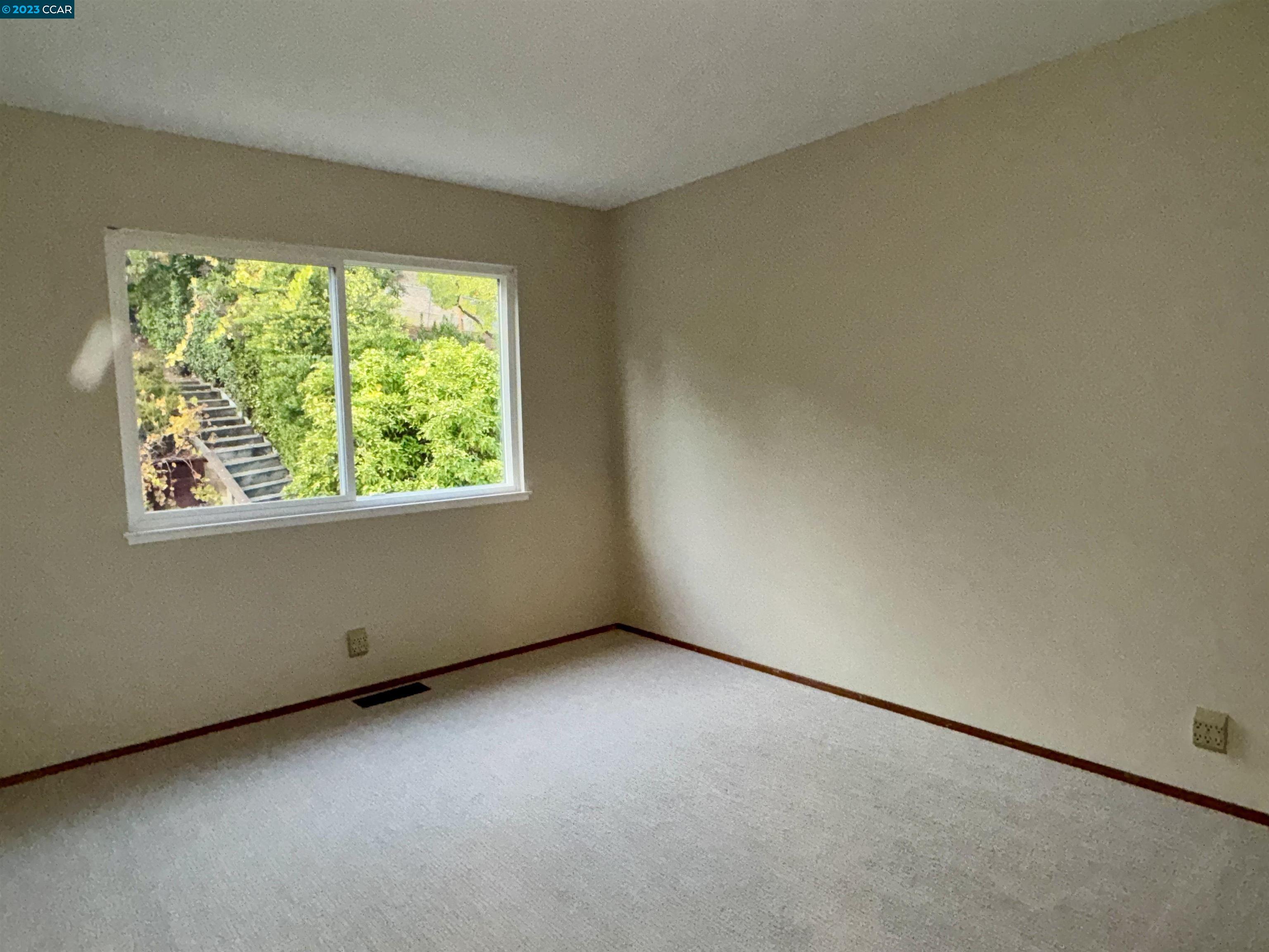828 Hamilton Dr