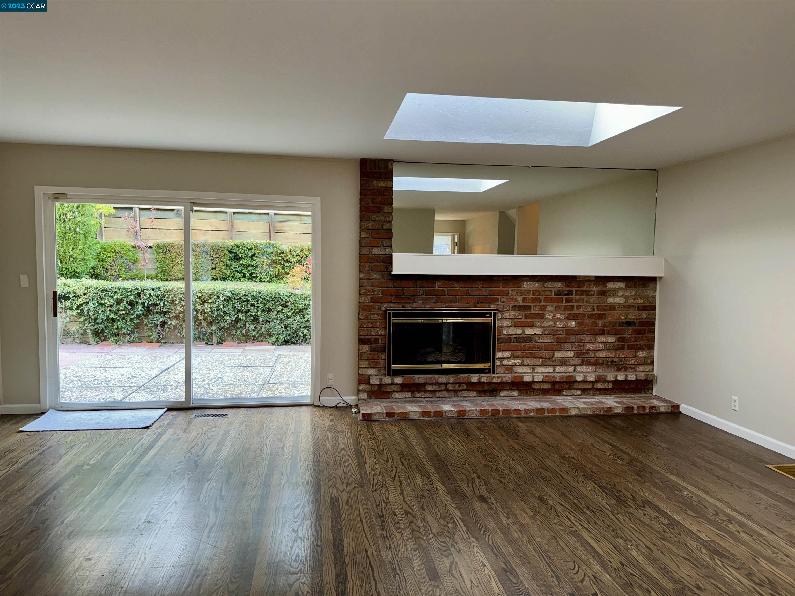 828 Hamilton Dr
