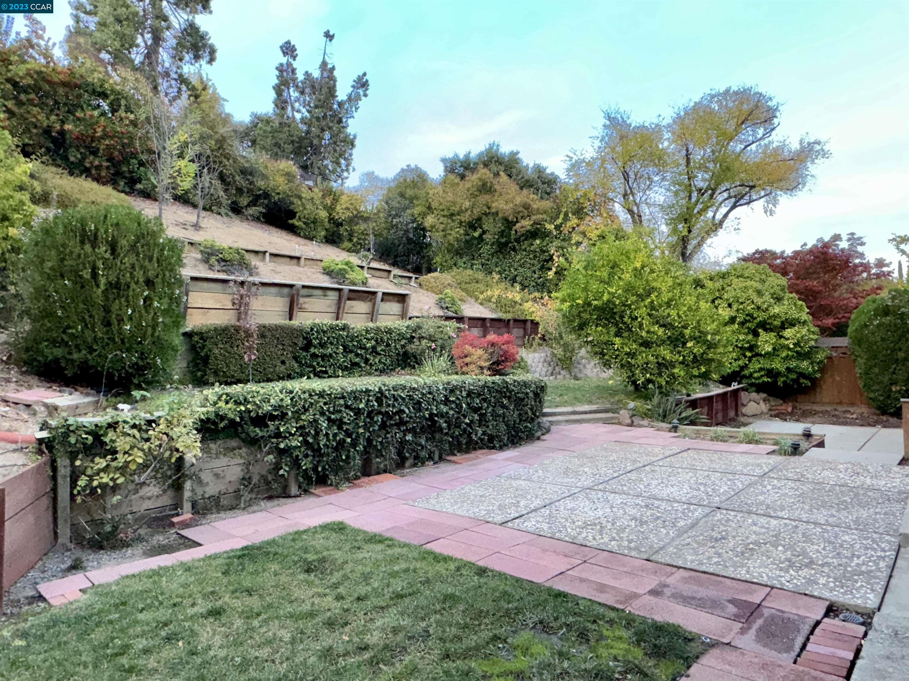 828 Hamilton Dr