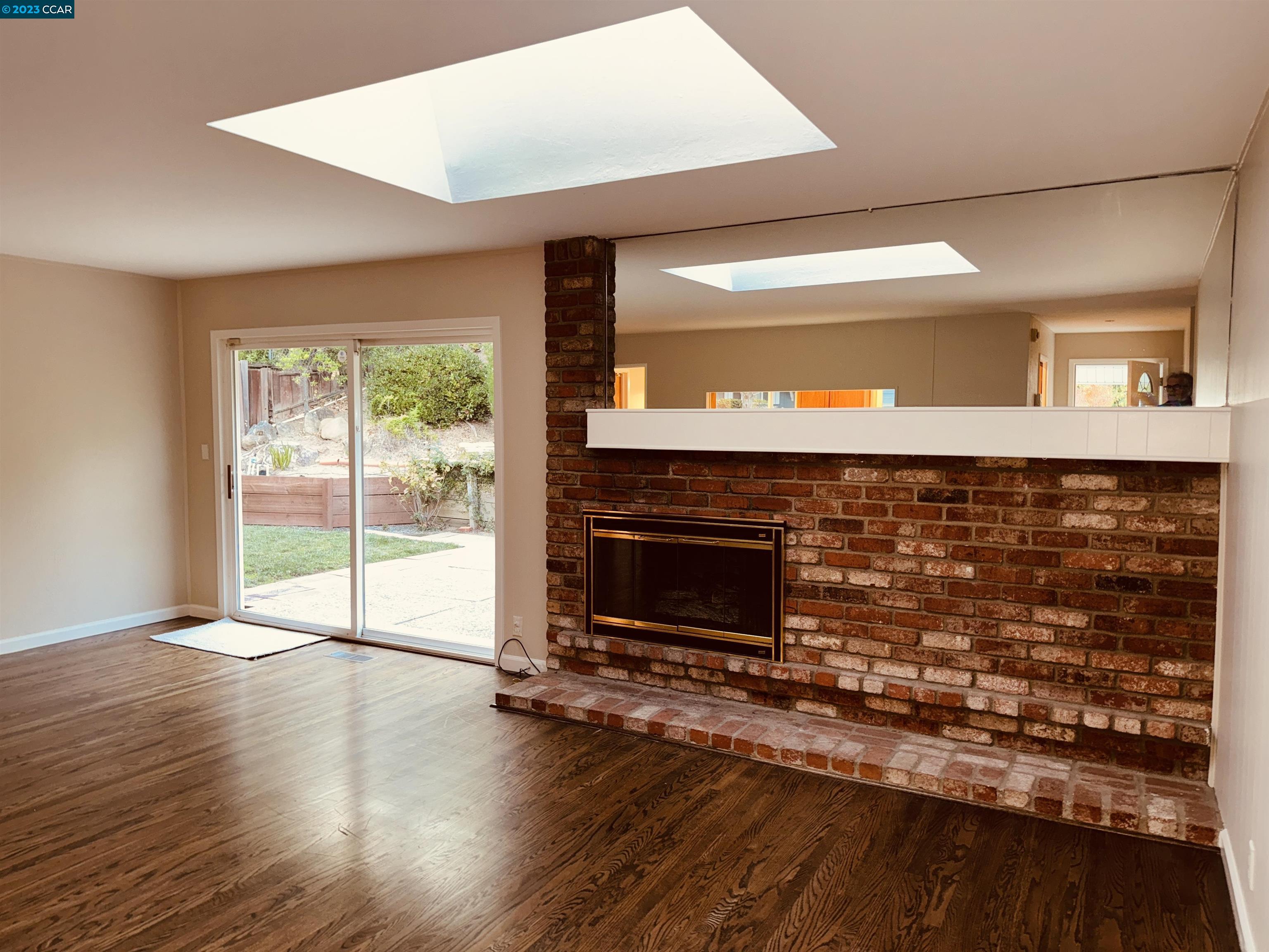 828 Hamilton Dr