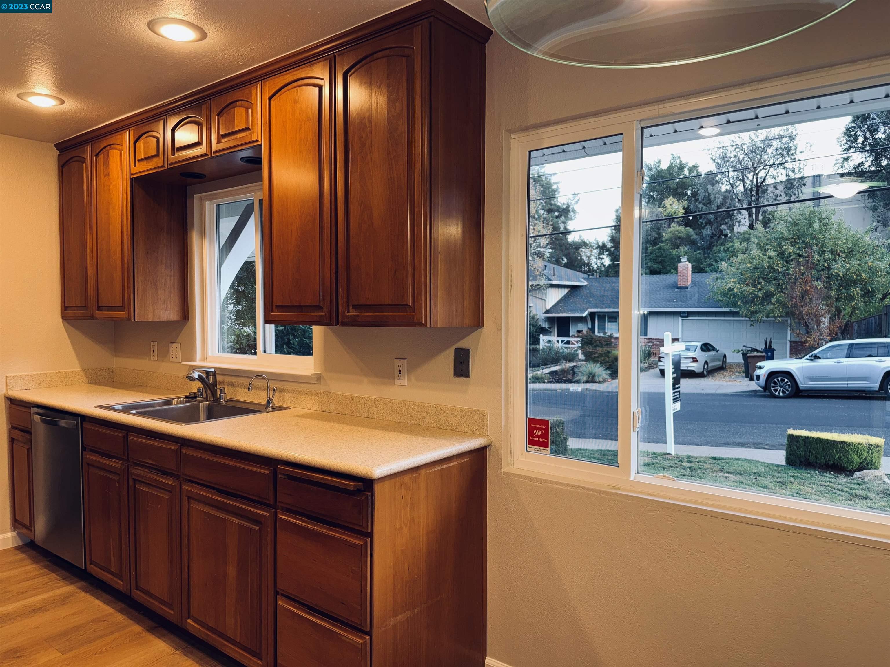 828 Hamilton Dr