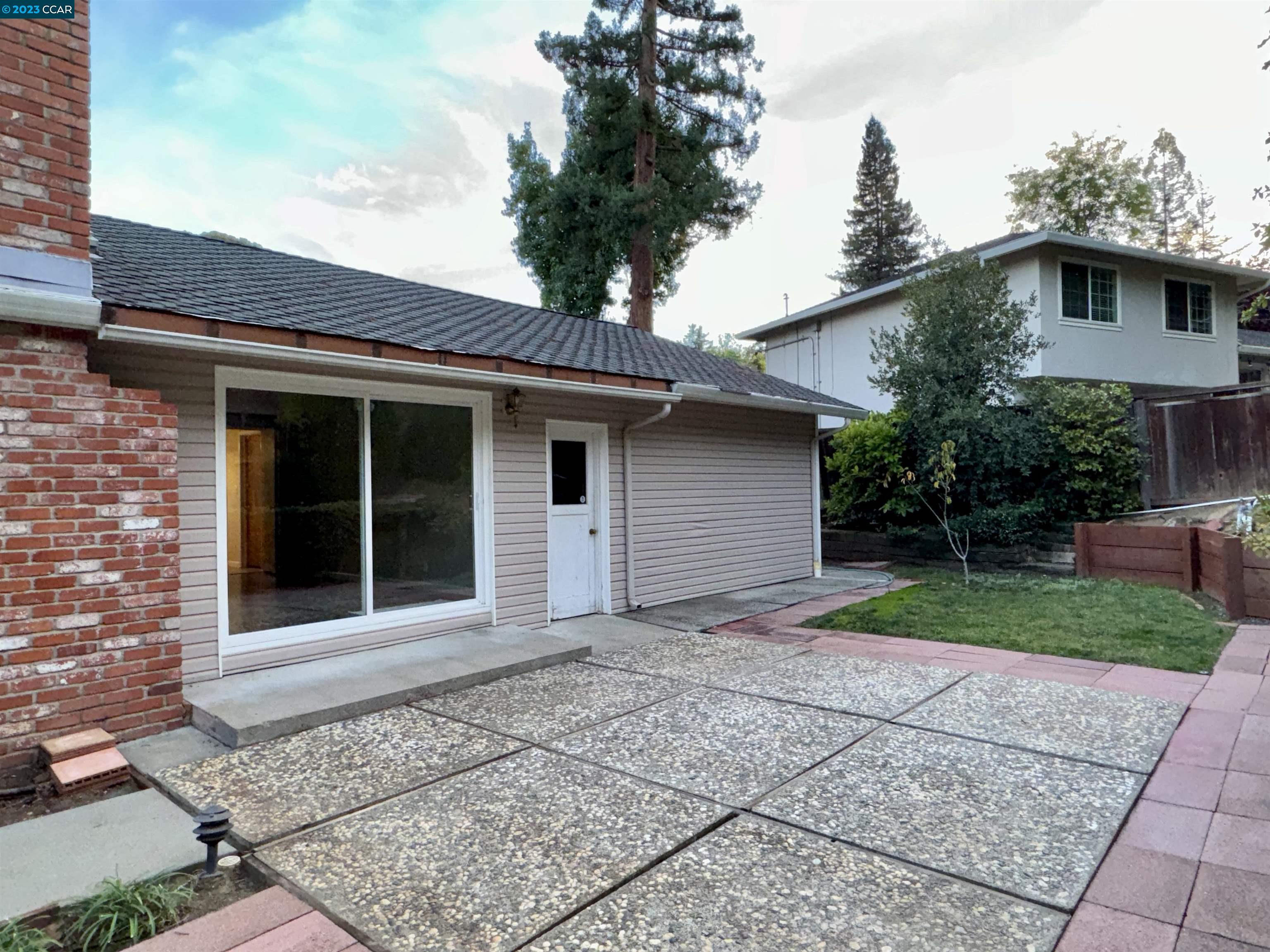 828 Hamilton Dr