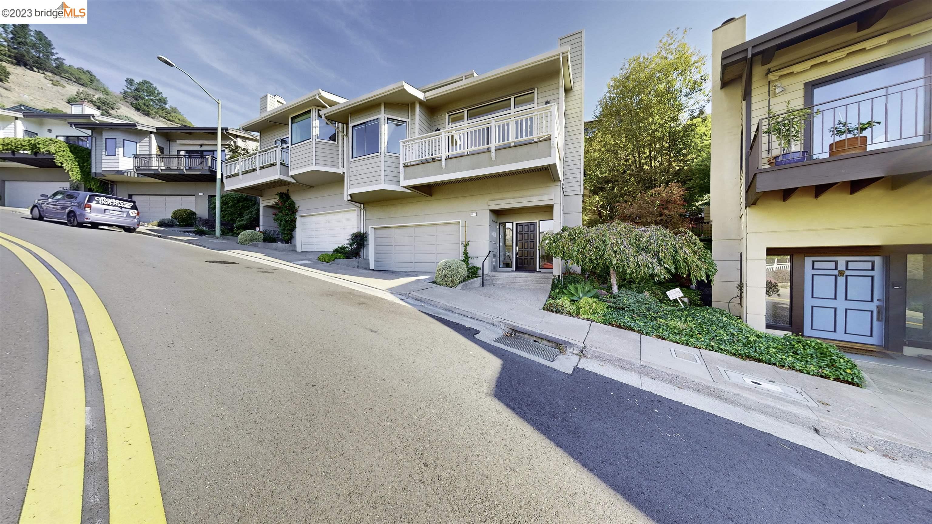 1877 Grand View Drive