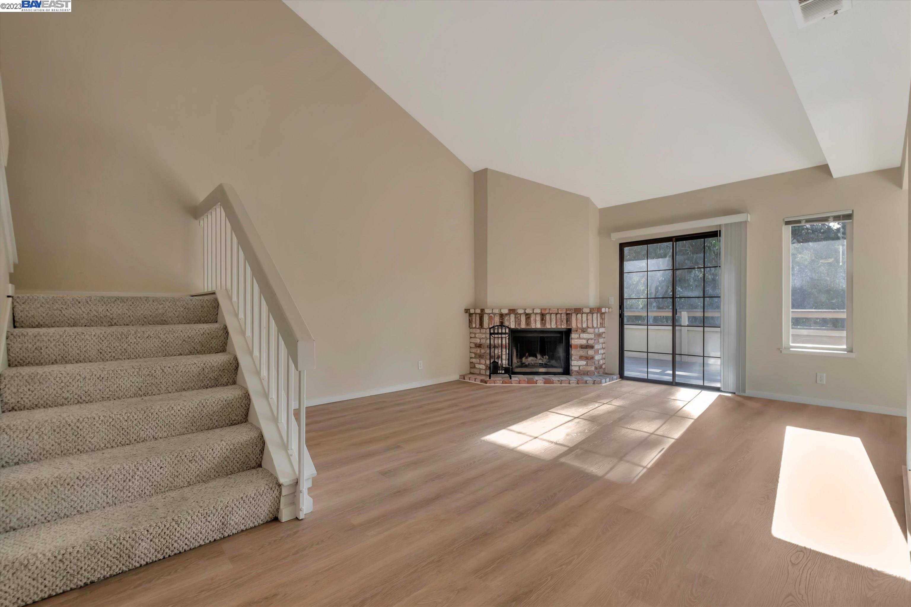 1887 Chantilly Ln, Hayward