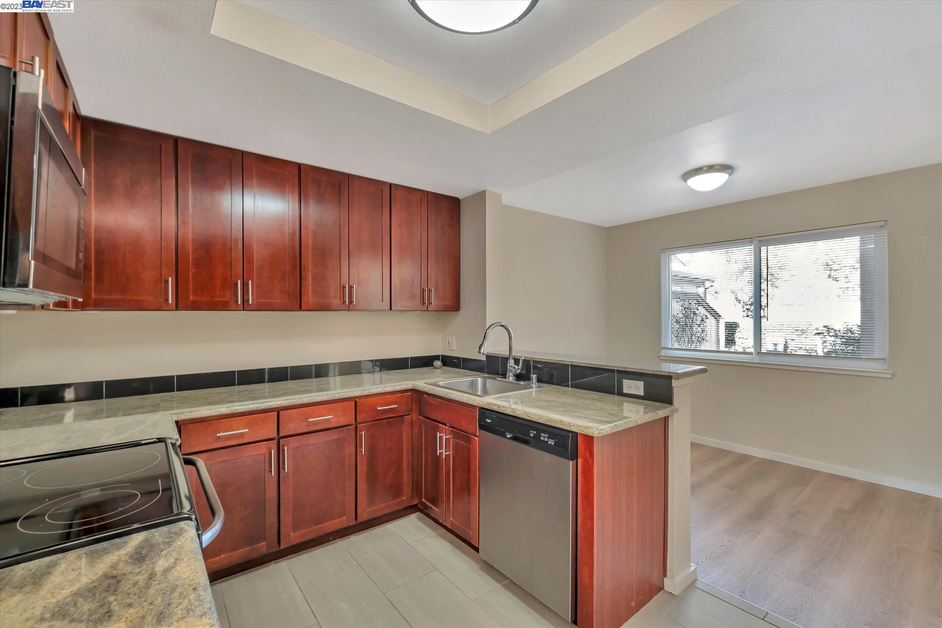 1887 Chantilly Ln, Hayward