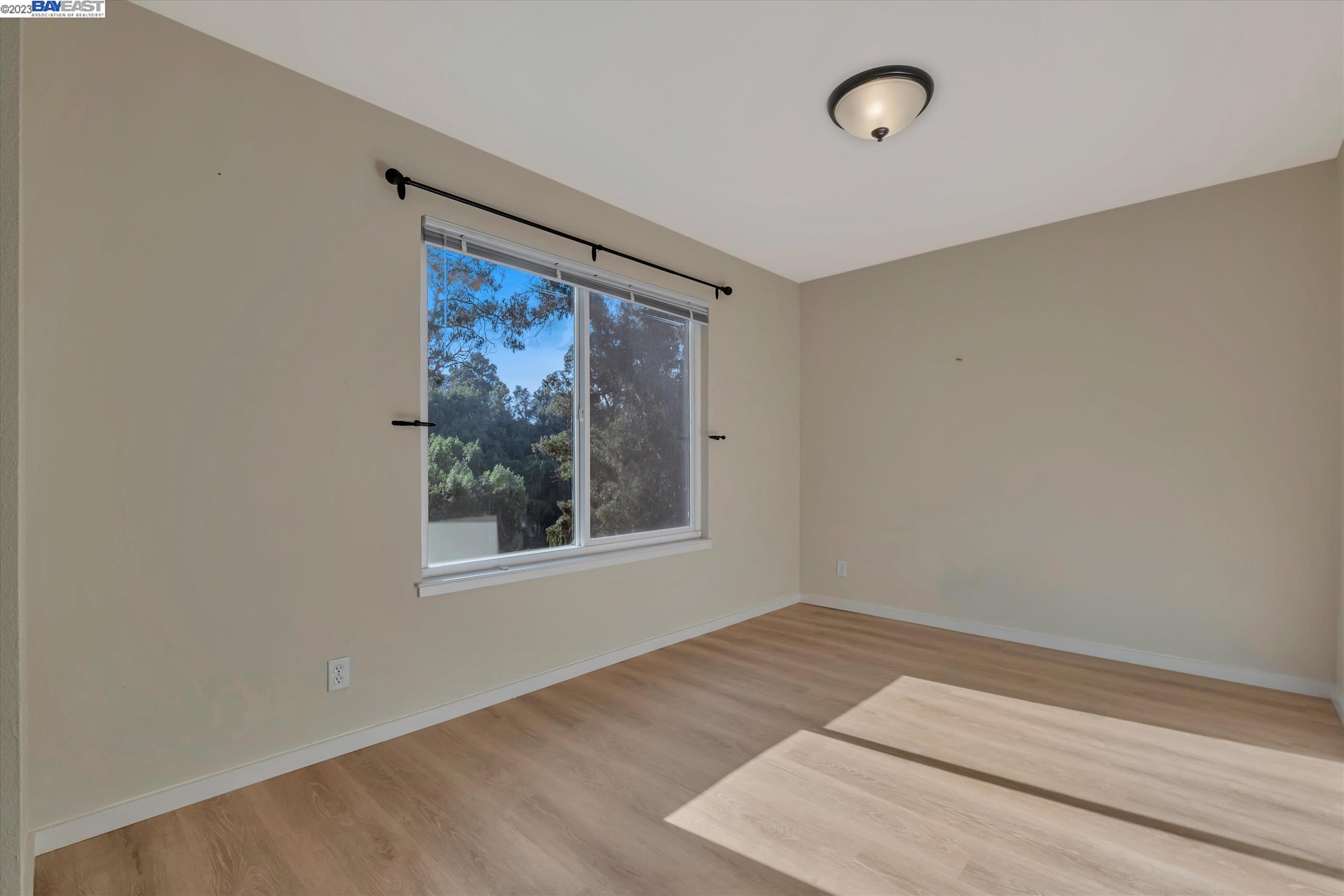 1887 Chantilly Ln, Hayward