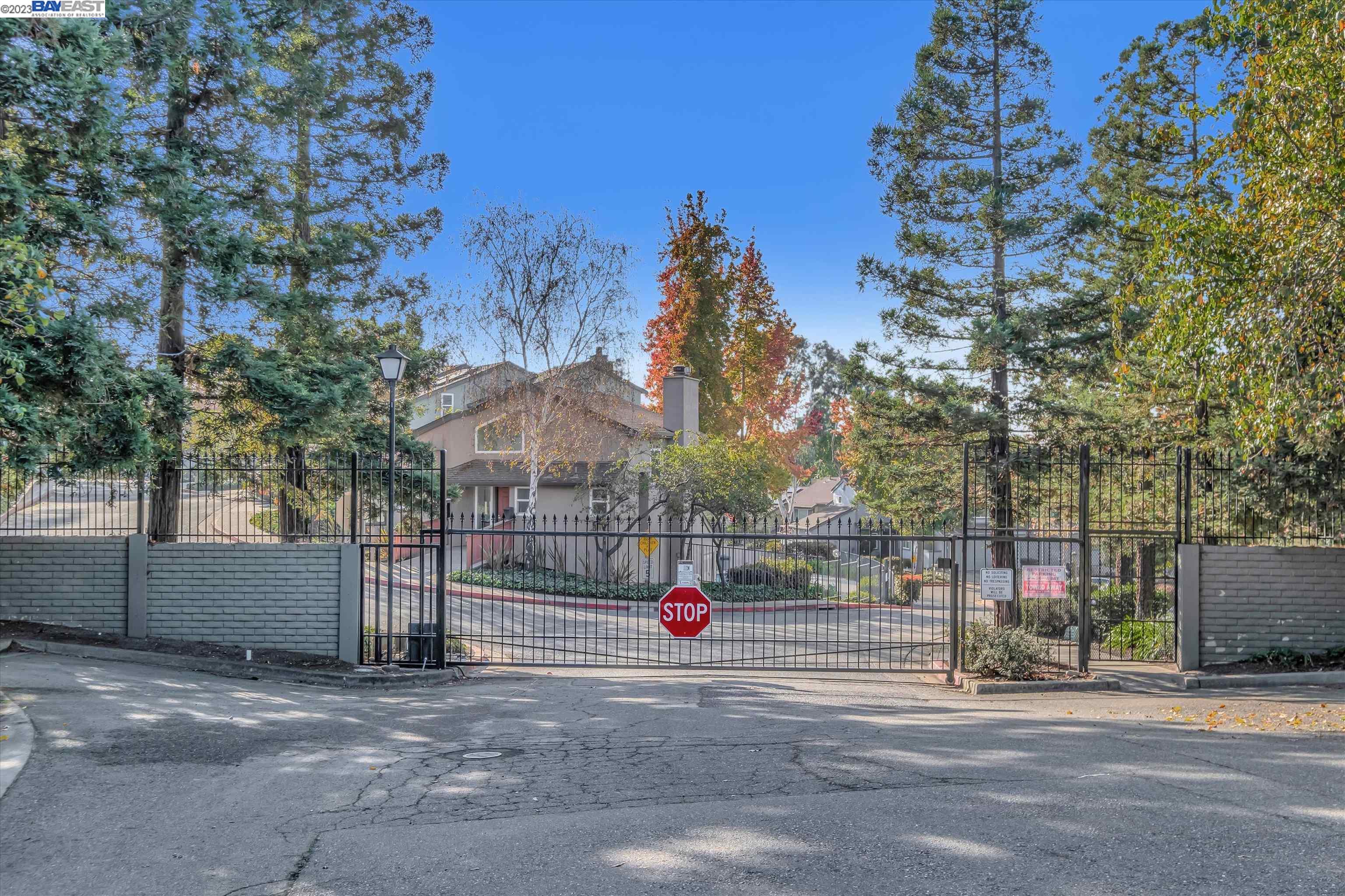 1887 Chantilly Ln, Hayward