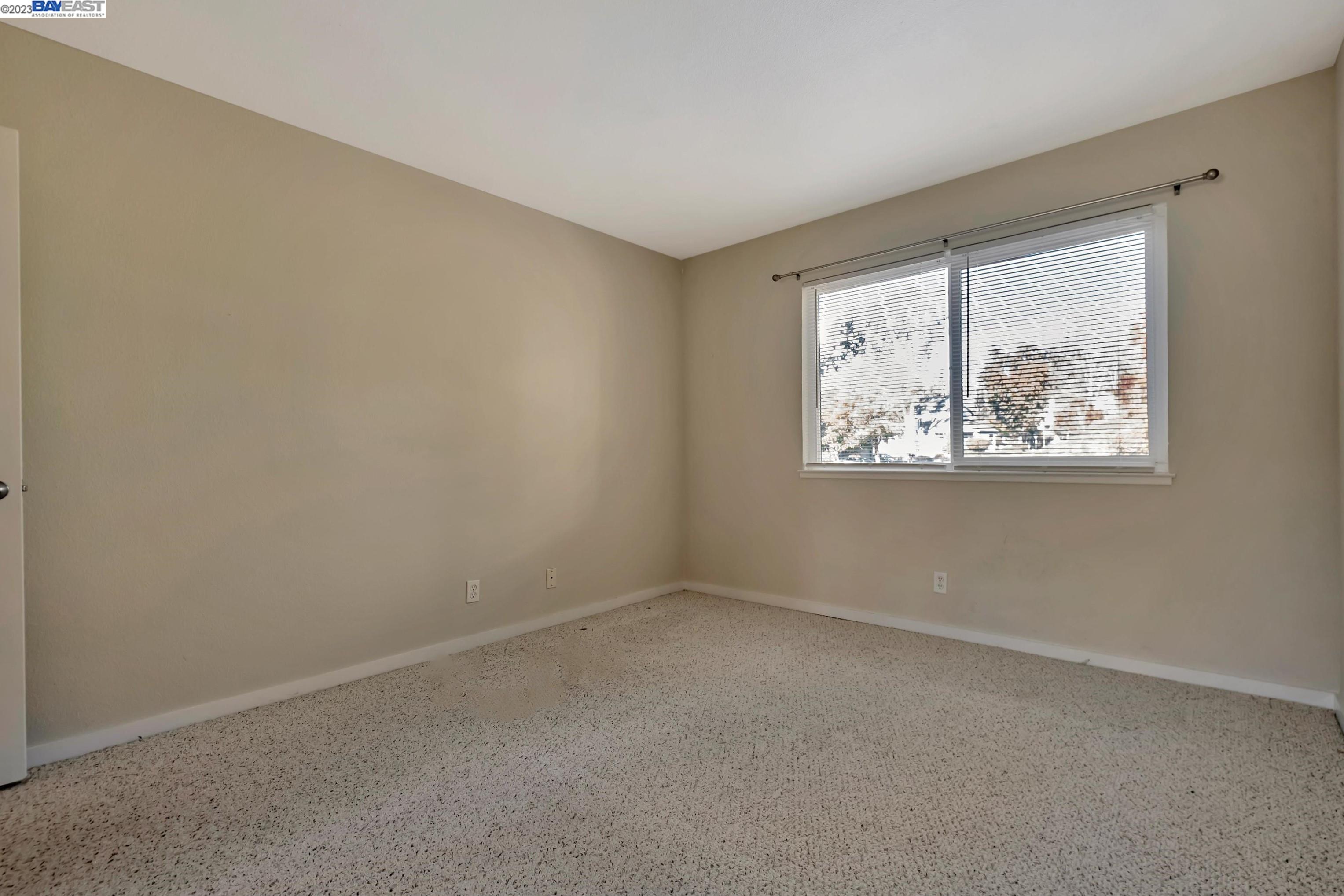 1887 Chantilly Ln, Hayward