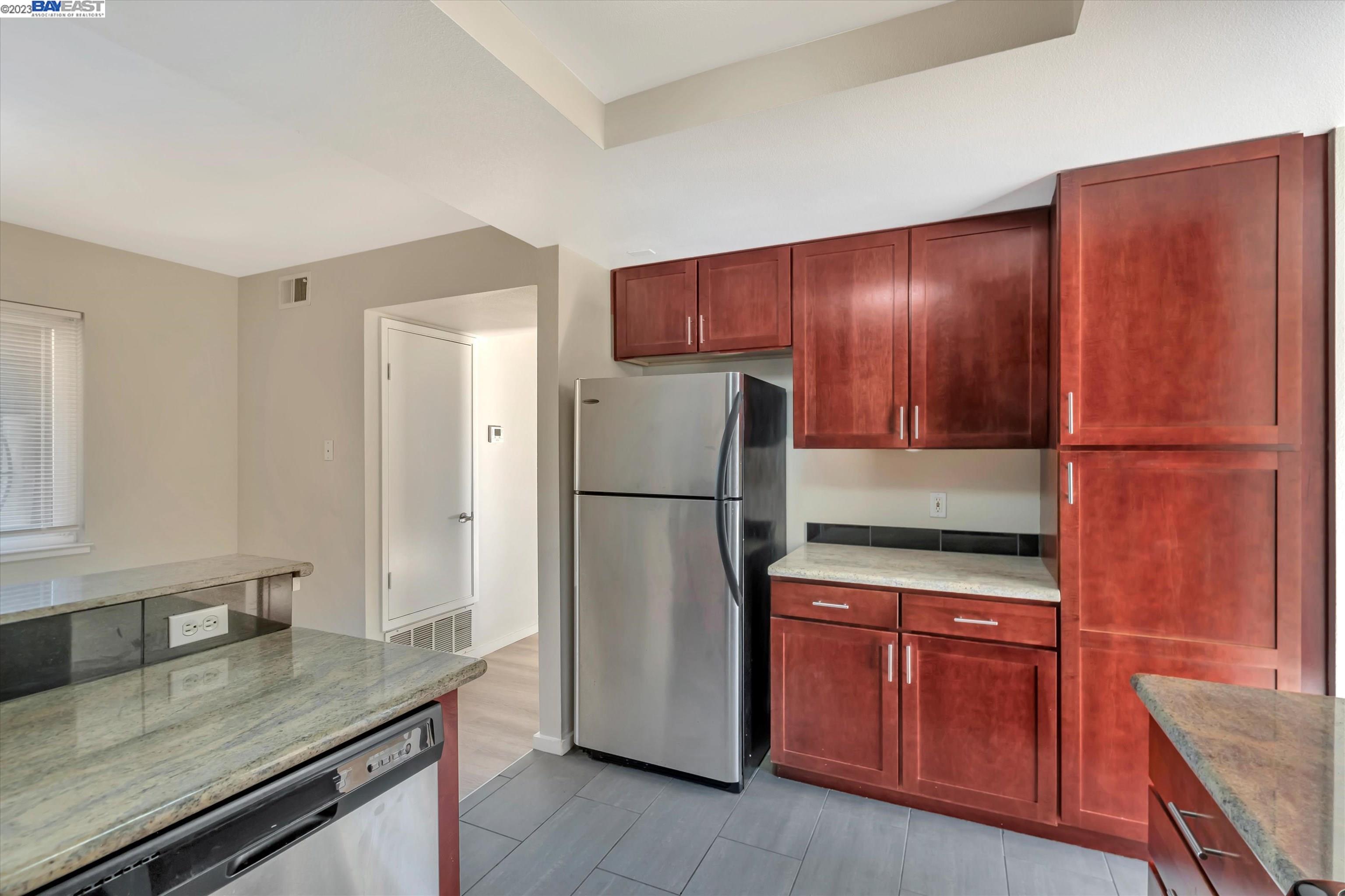 1887 Chantilly Ln, Hayward