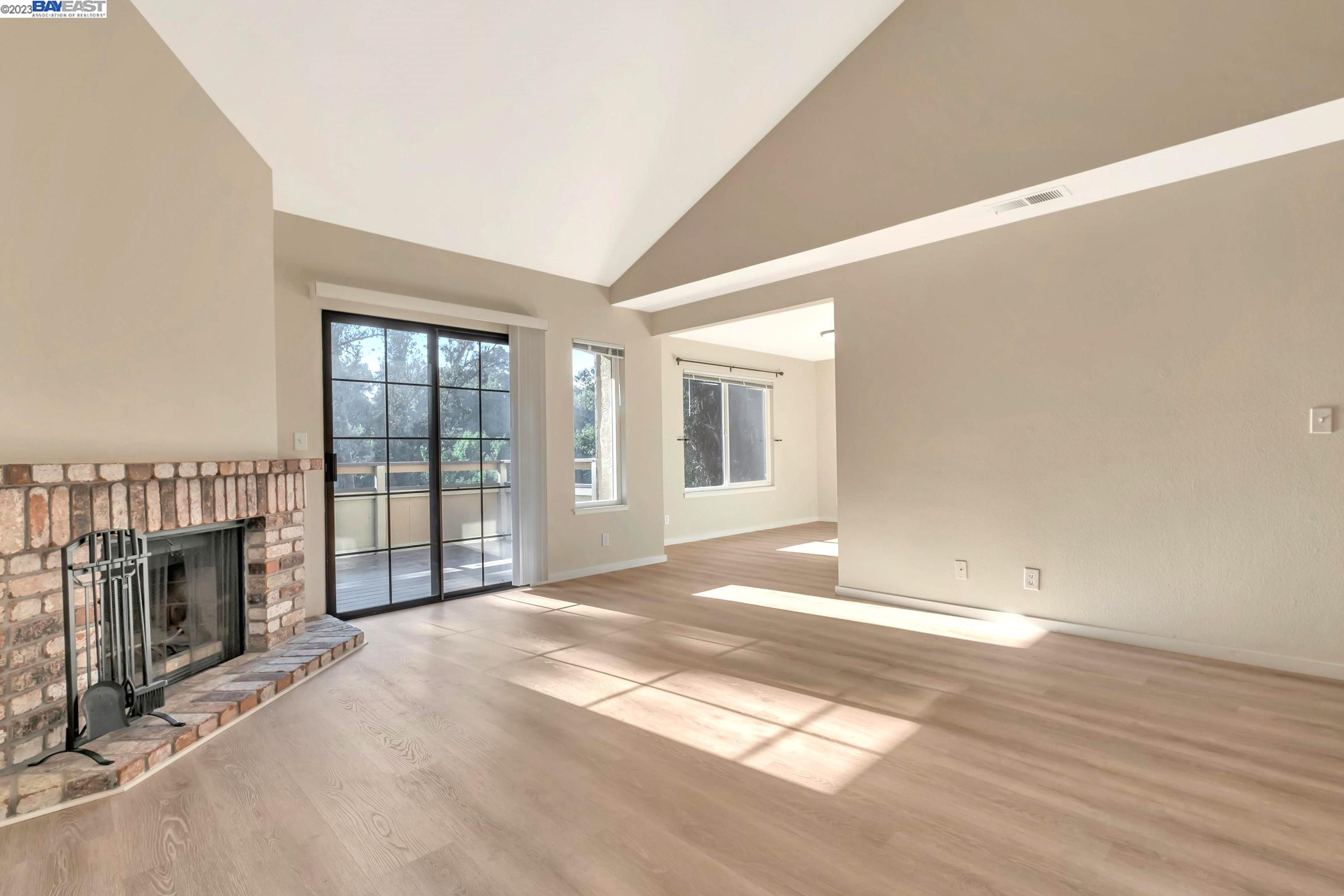 1887 Chantilly Ln, Hayward