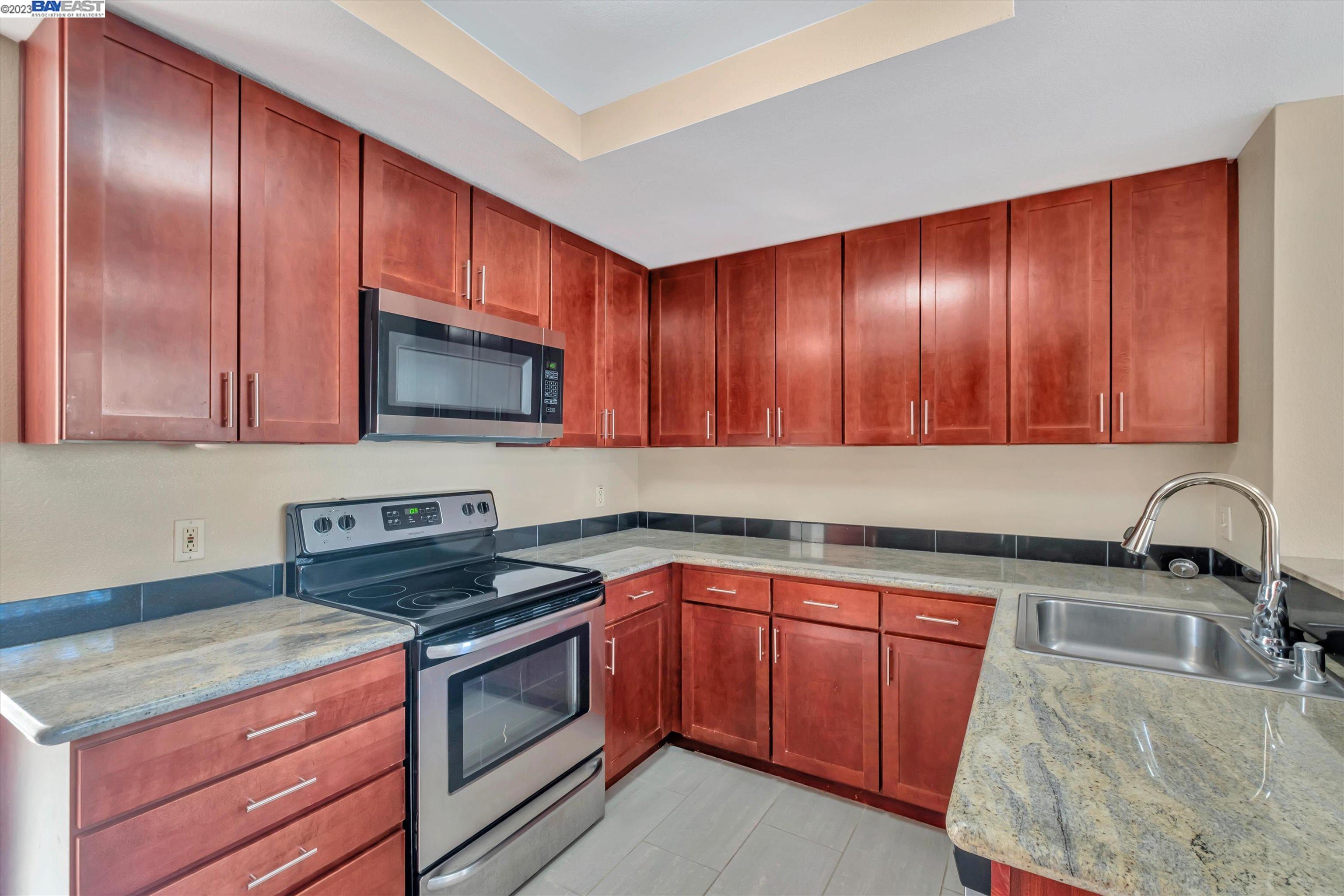 1887 Chantilly Ln, Hayward