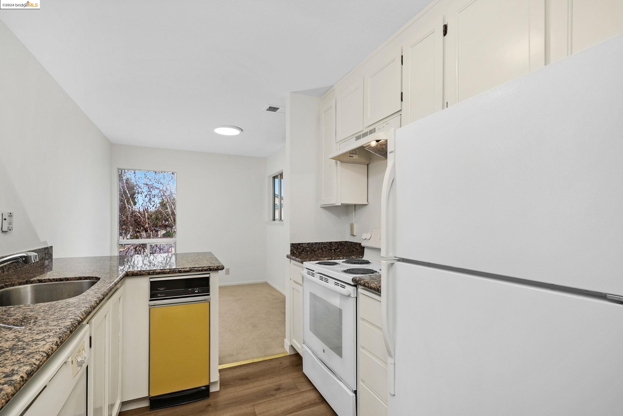 2575 San Leandro Blvd