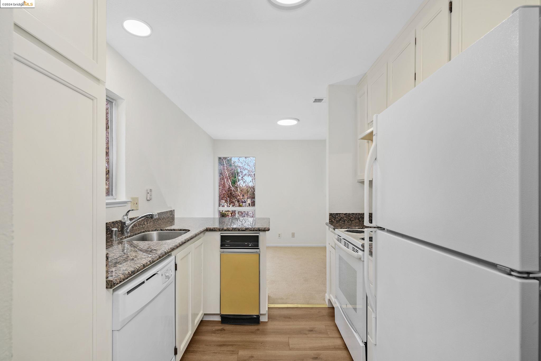 2575 San Leandro Blvd