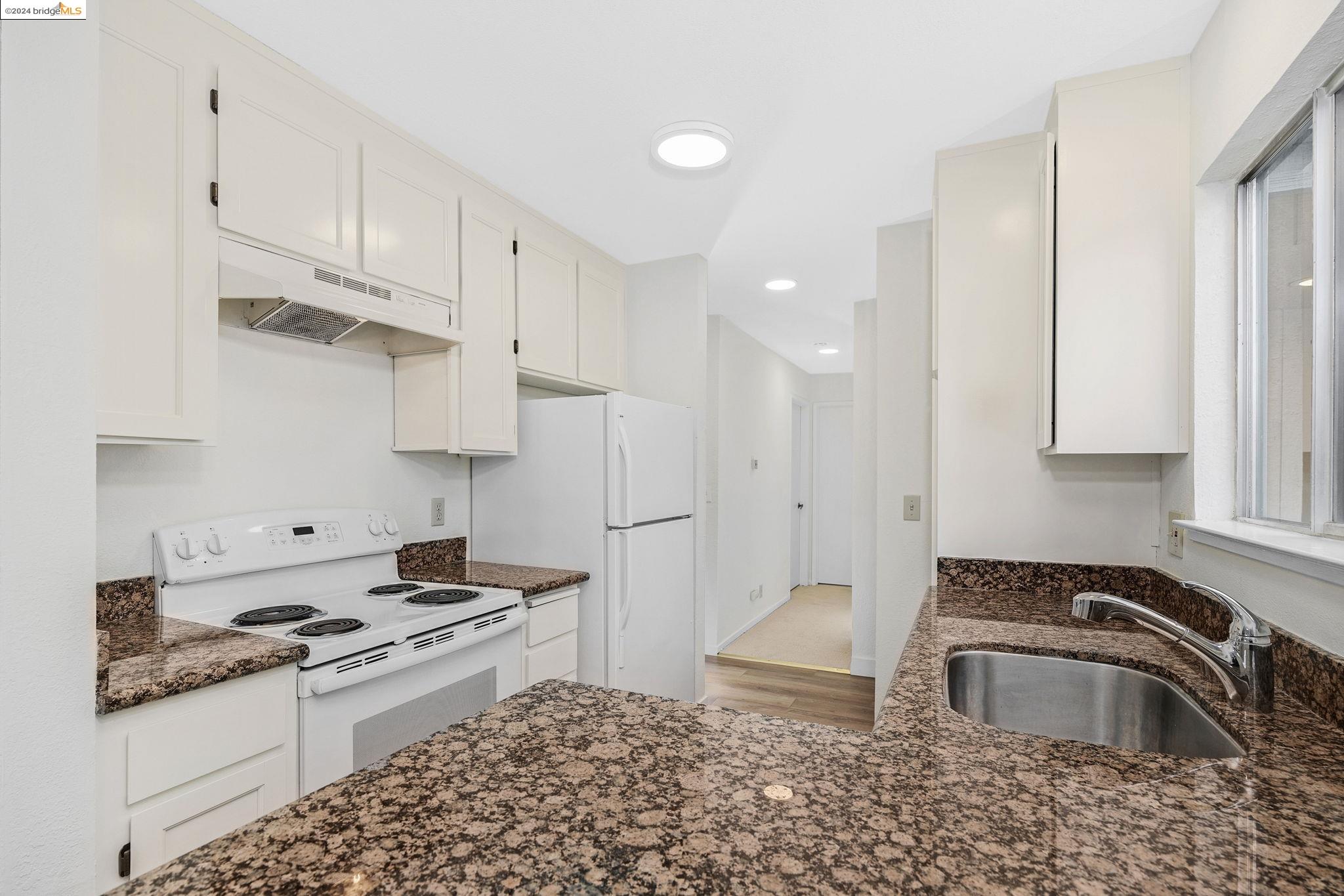 2575 San Leandro Blvd