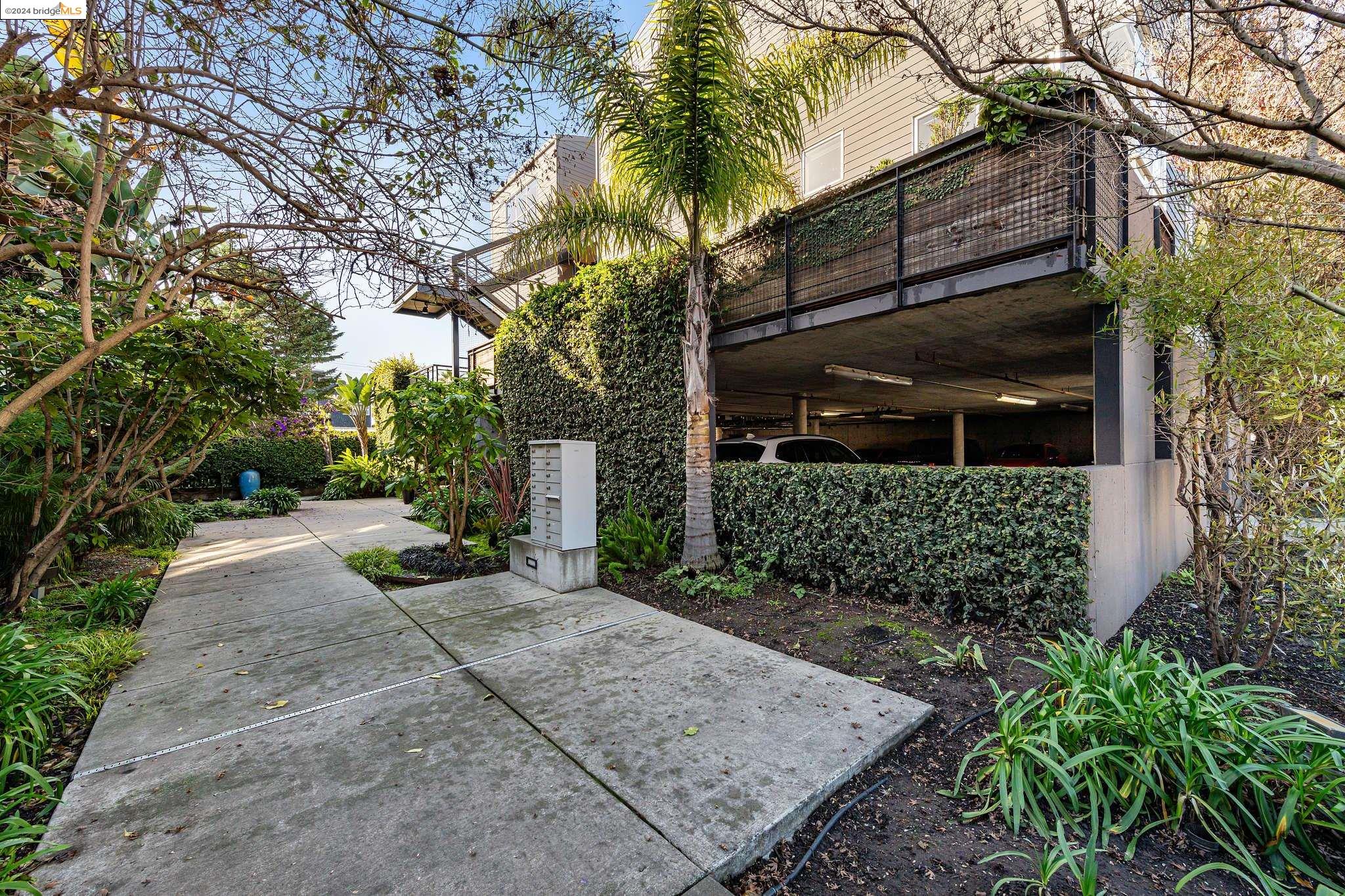 3405 Helen St # 8