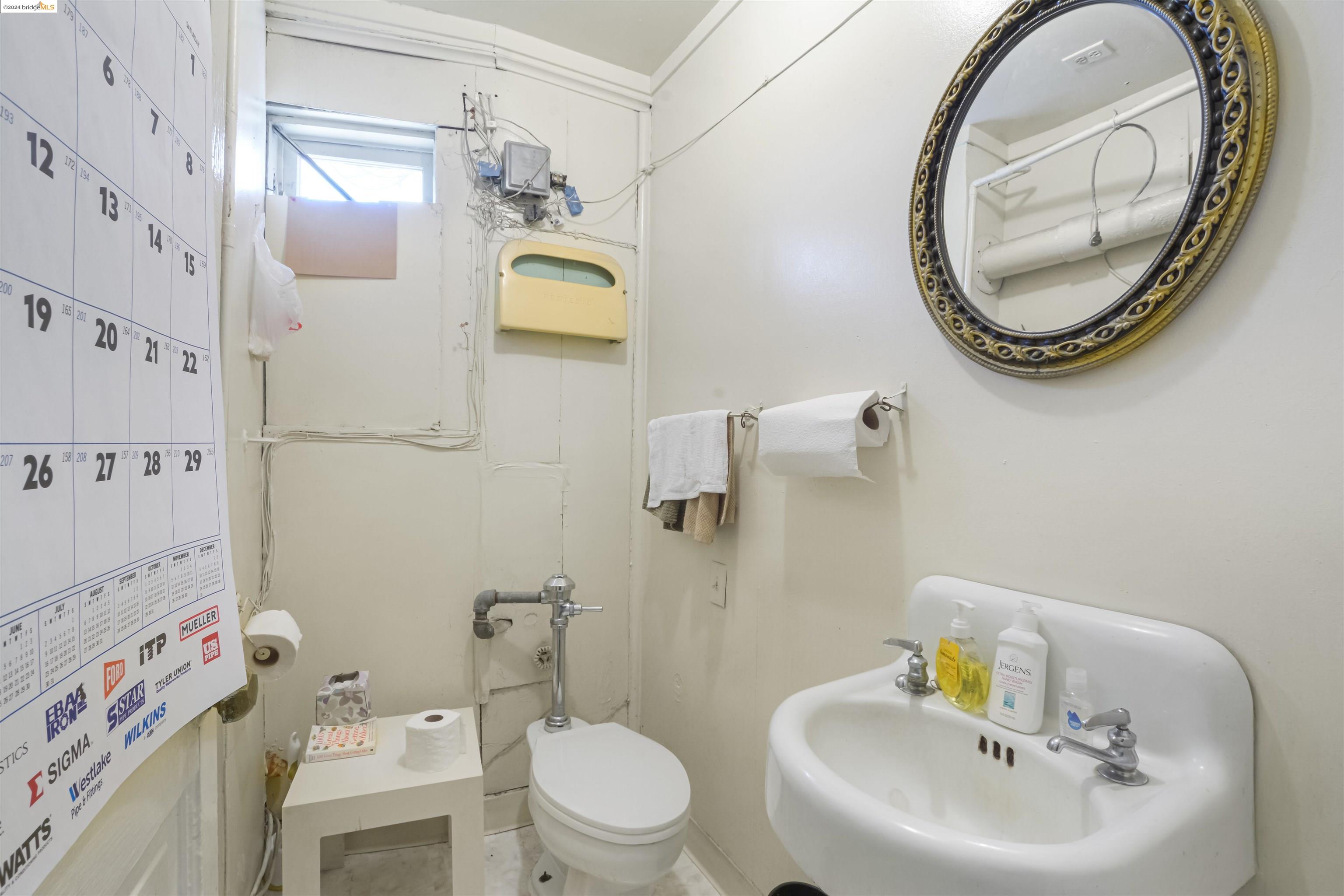 825 8th Avenue, Oakland