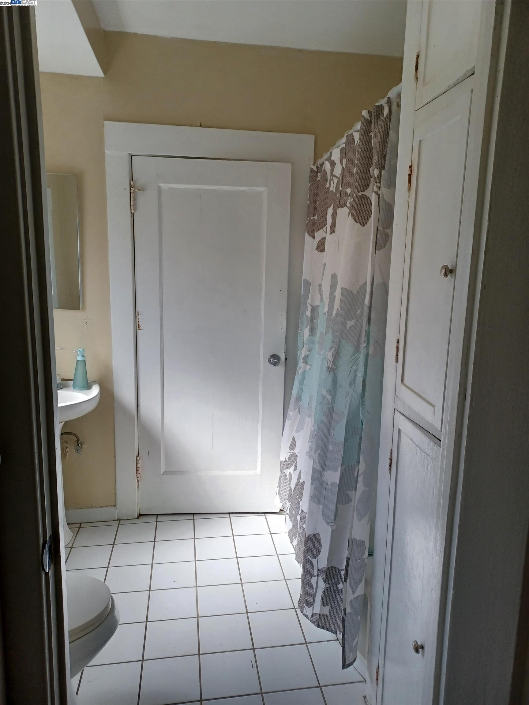 7007 Lockwood, Oakland