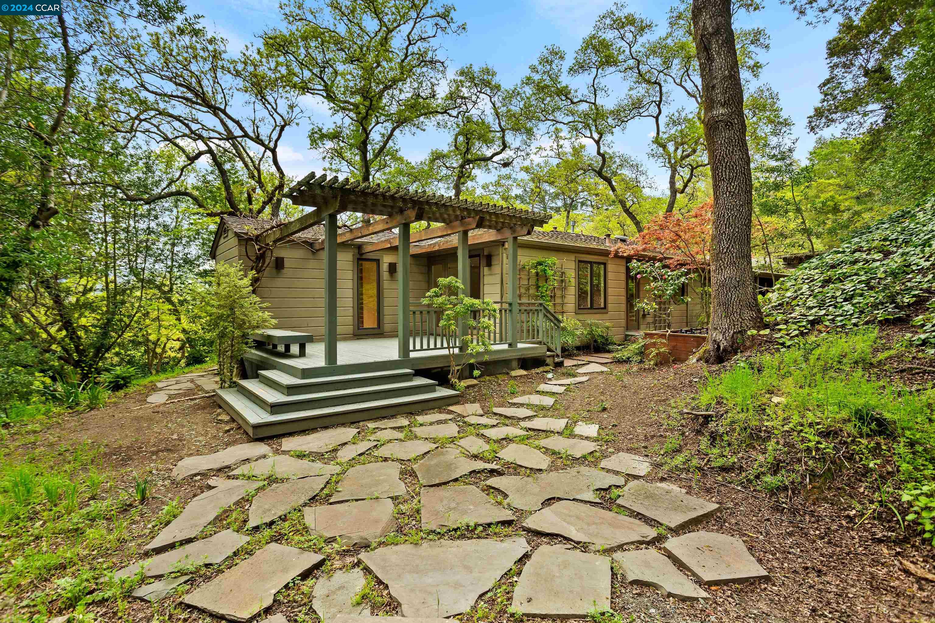 8 MOUNTAIN VIEW PLACE