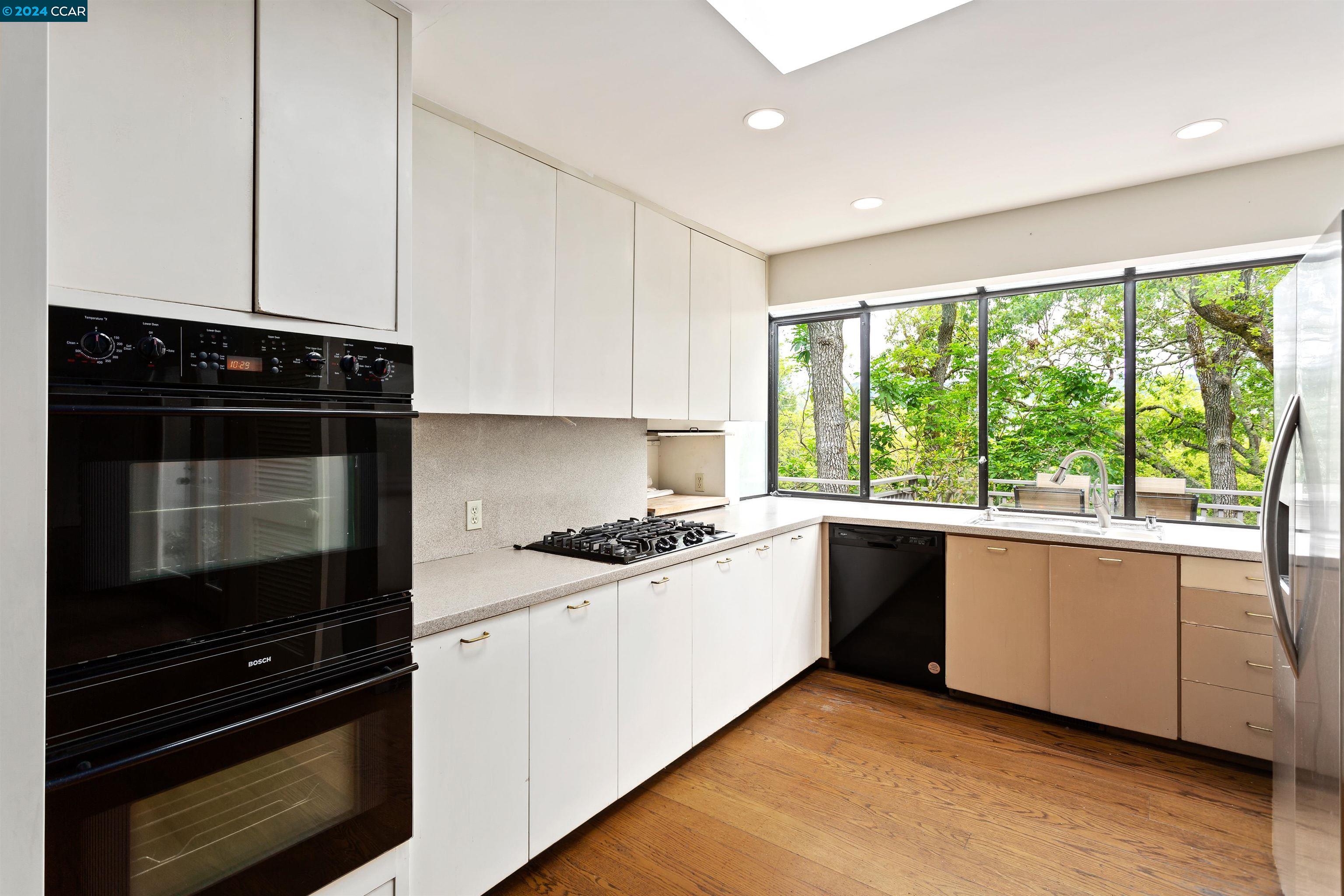 8 MOUNTAIN VIEW PLACE