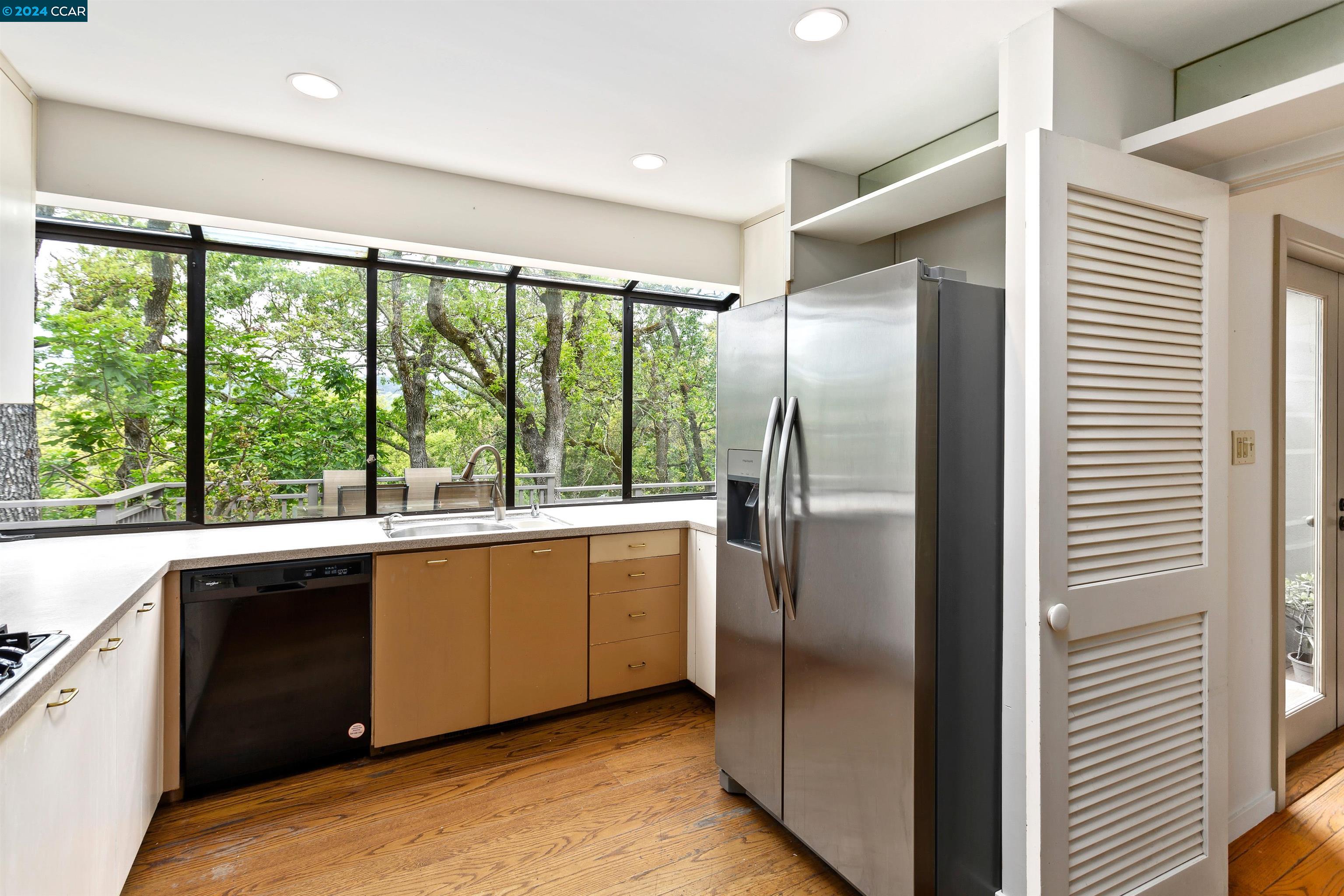 8 MOUNTAIN VIEW PLACE