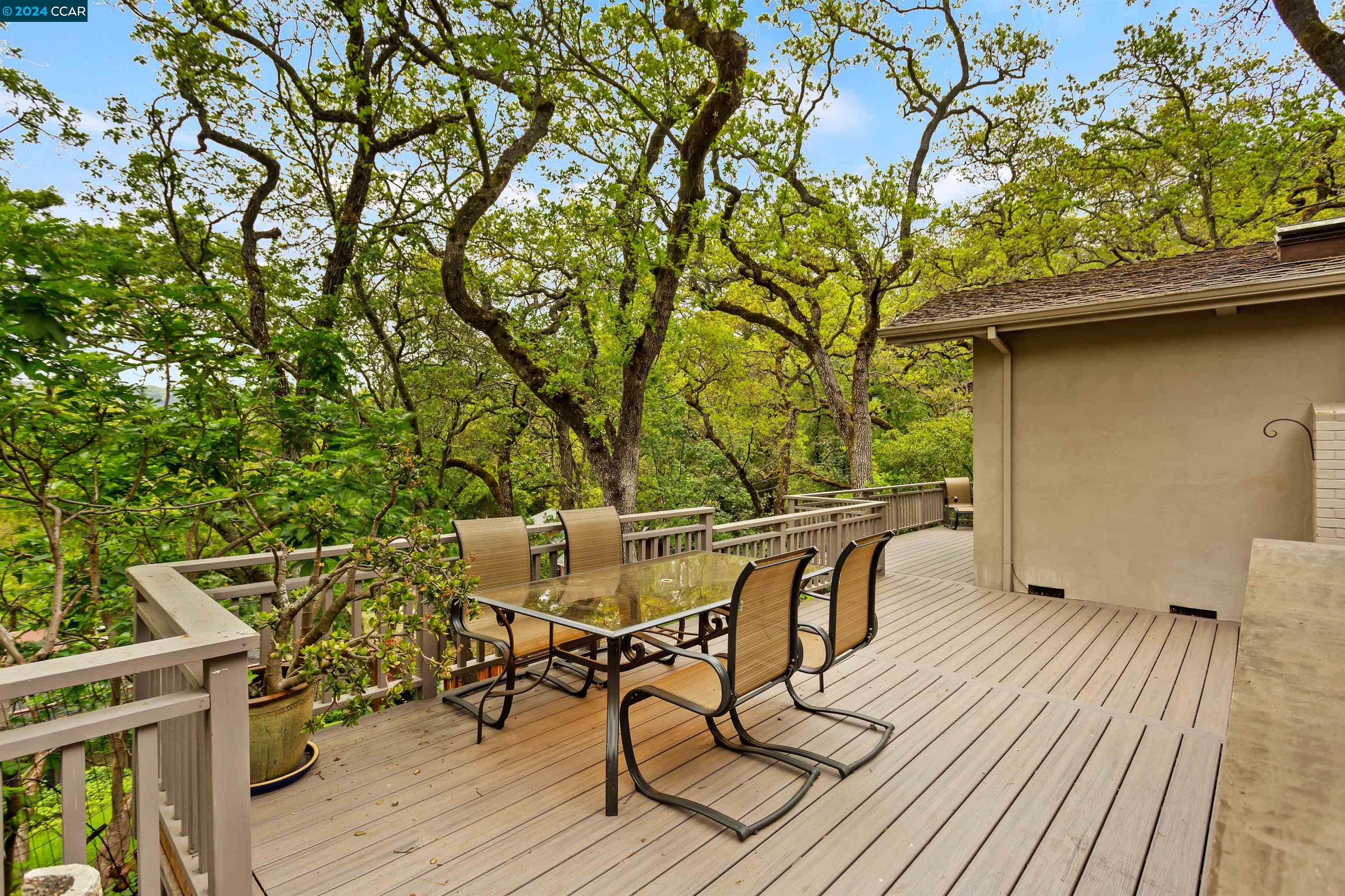 8 MOUNTAIN VIEW PLACE