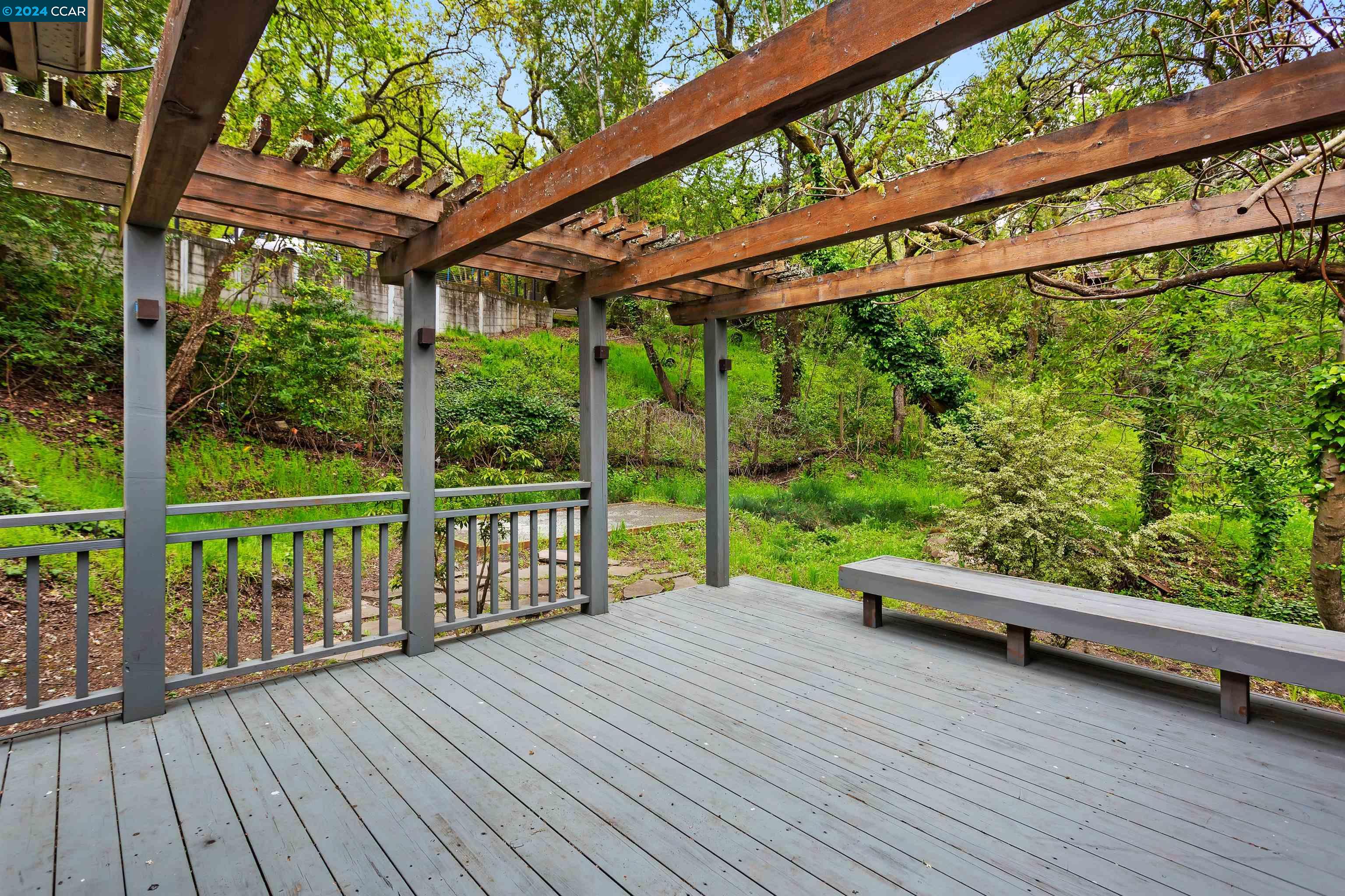 8 MOUNTAIN VIEW PLACE