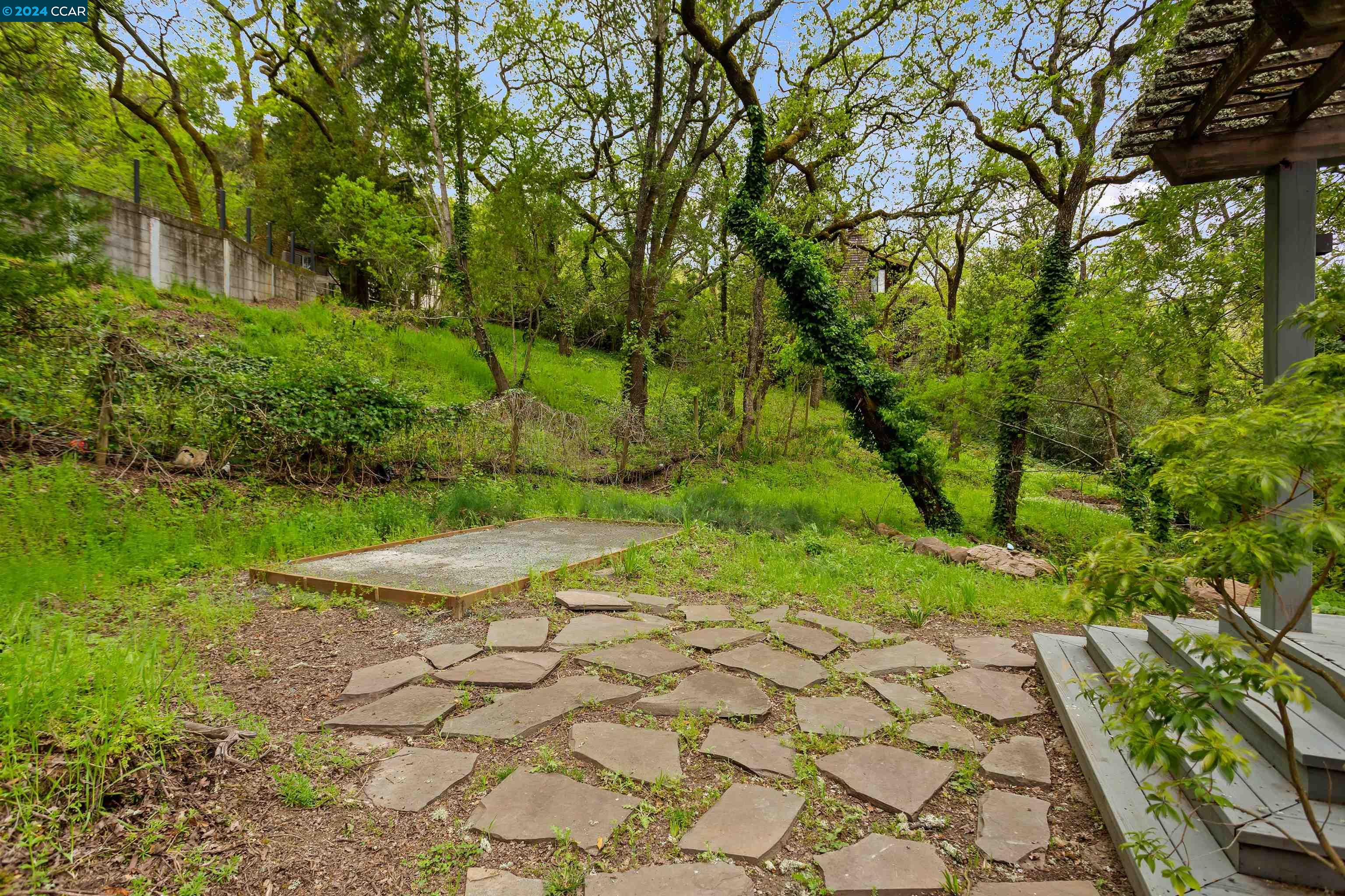 8 MOUNTAIN VIEW PLACE