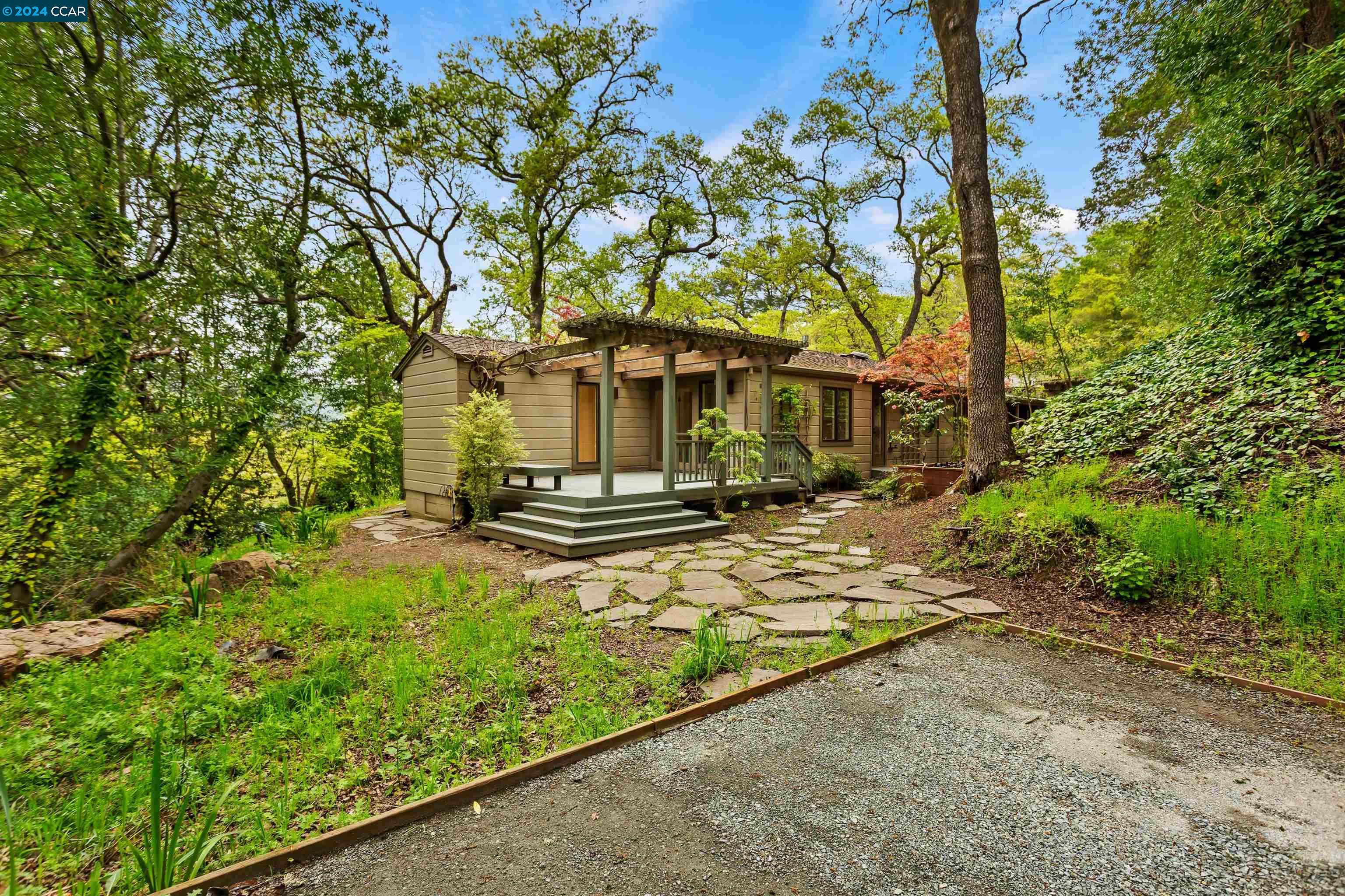 8 MOUNTAIN VIEW PLACE