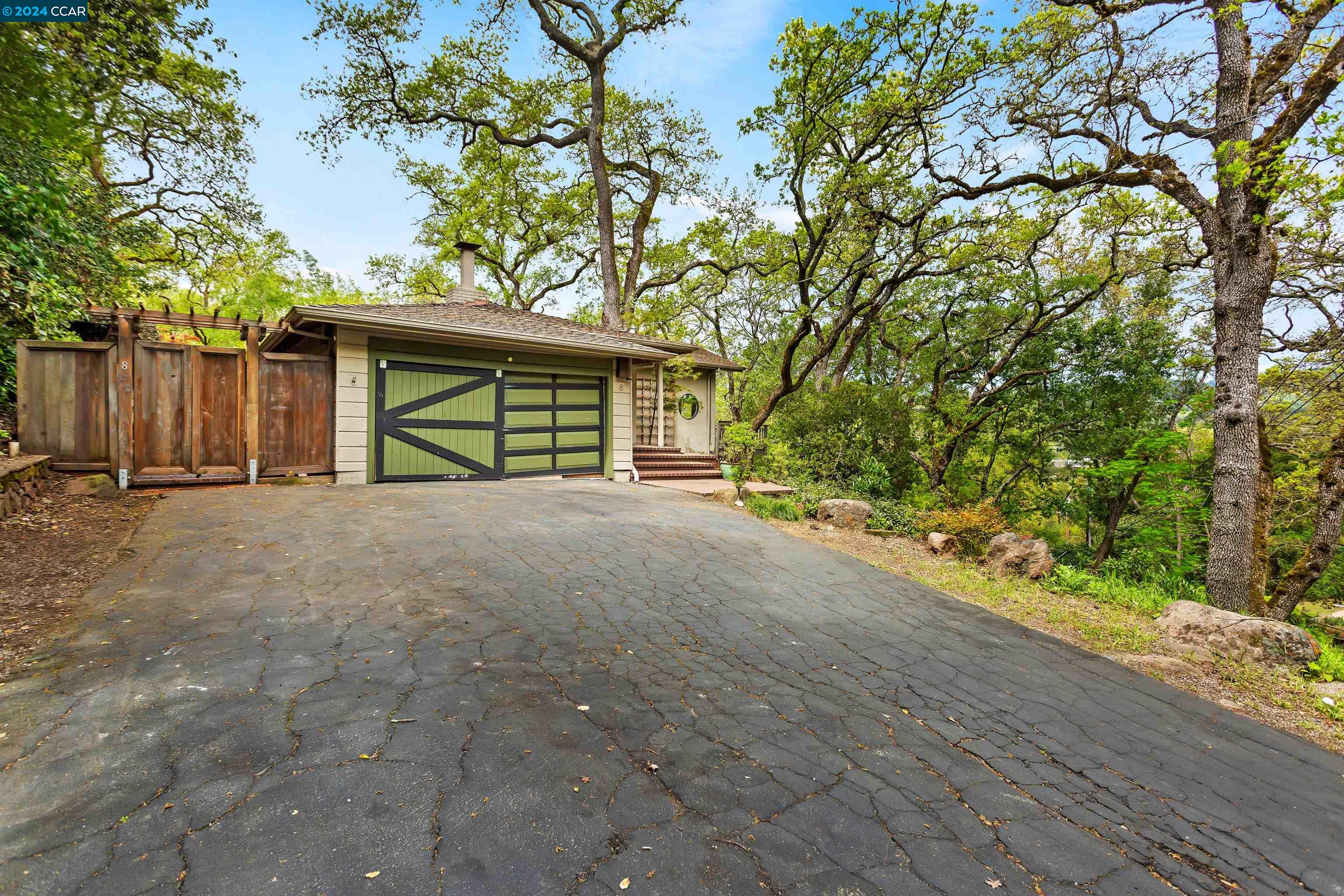 8 MOUNTAIN VIEW PLACE