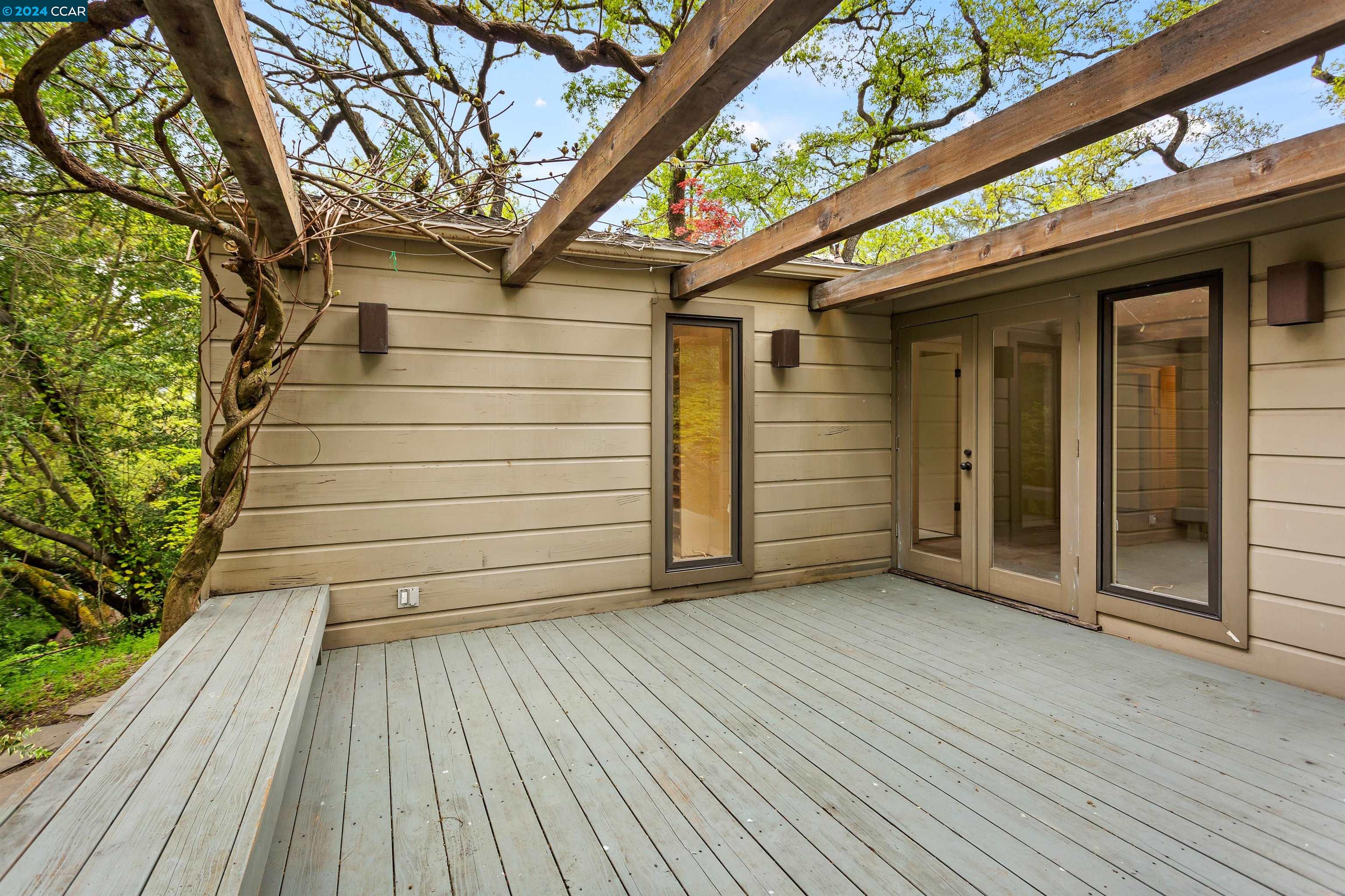 8 MOUNTAIN VIEW PLACE