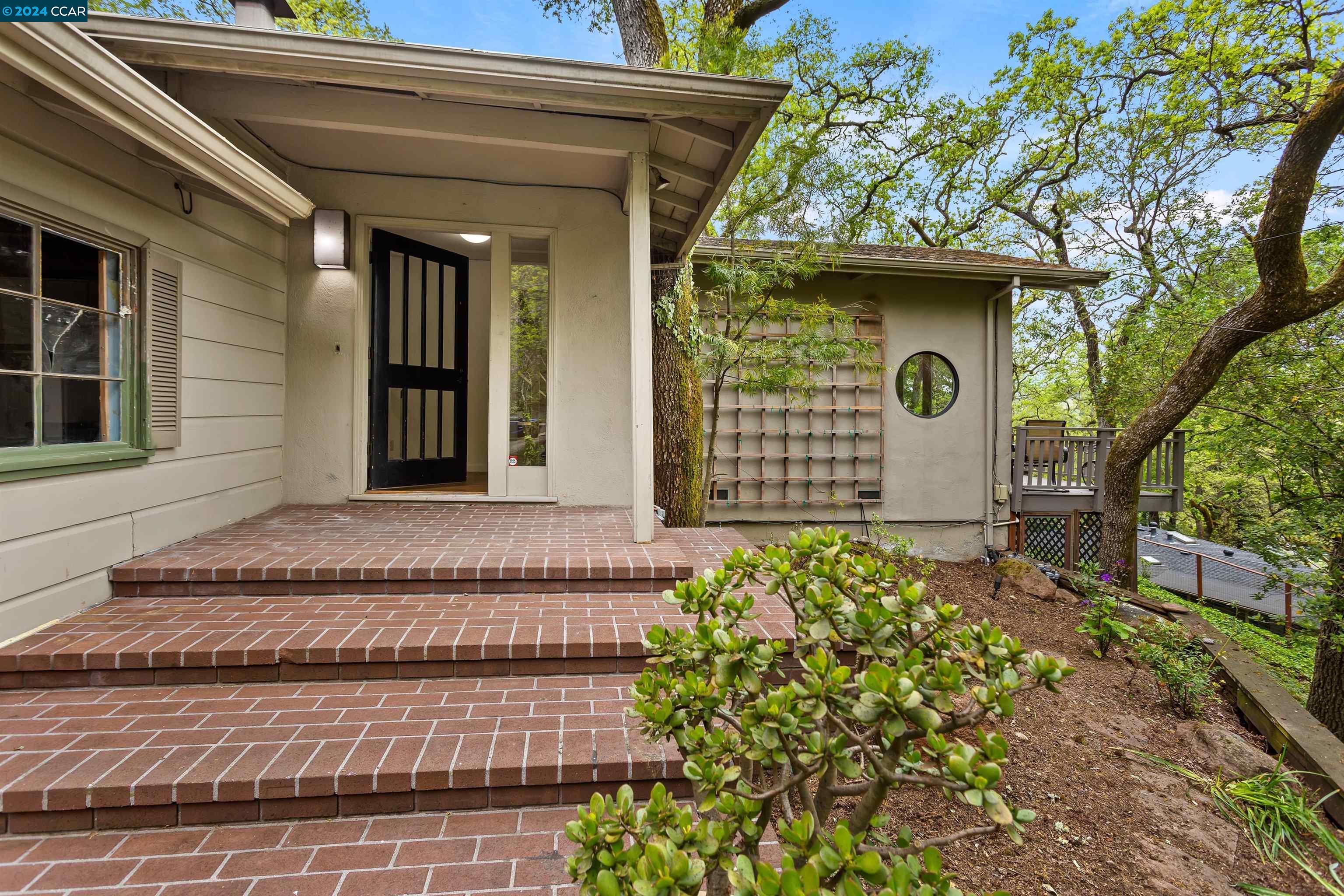 8 MOUNTAIN VIEW PLACE