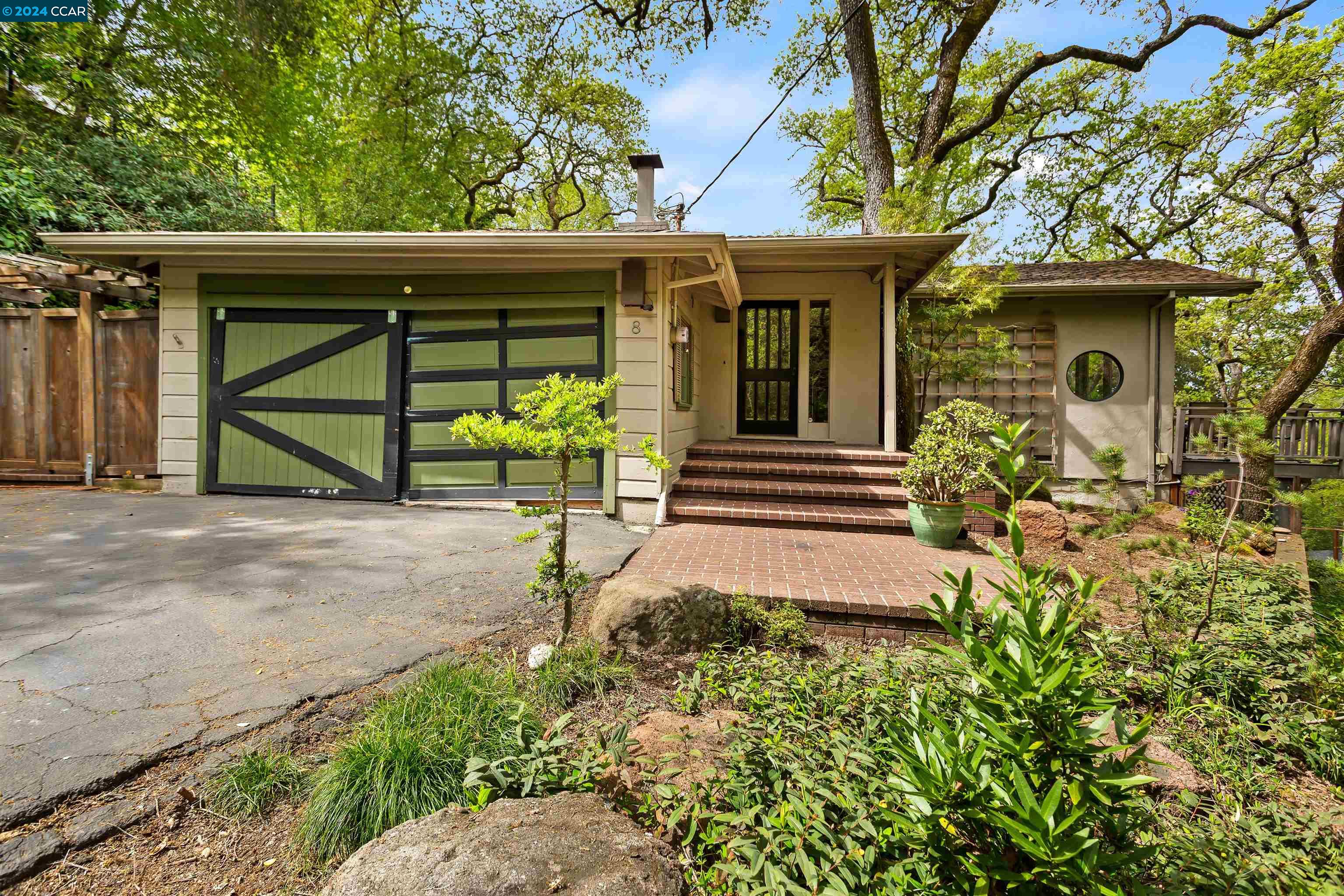 8 MOUNTAIN VIEW PLACE