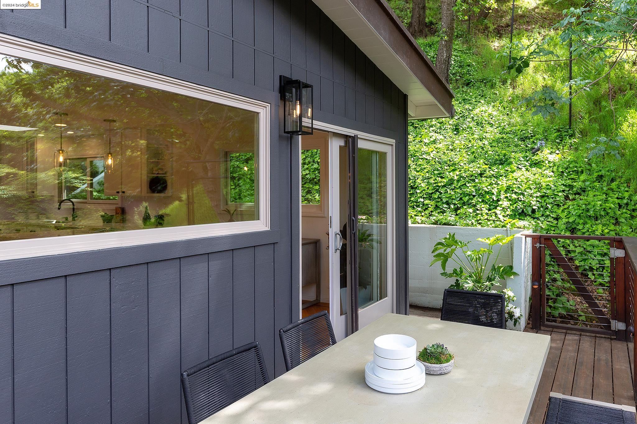 1735 Trestle Glen Rd