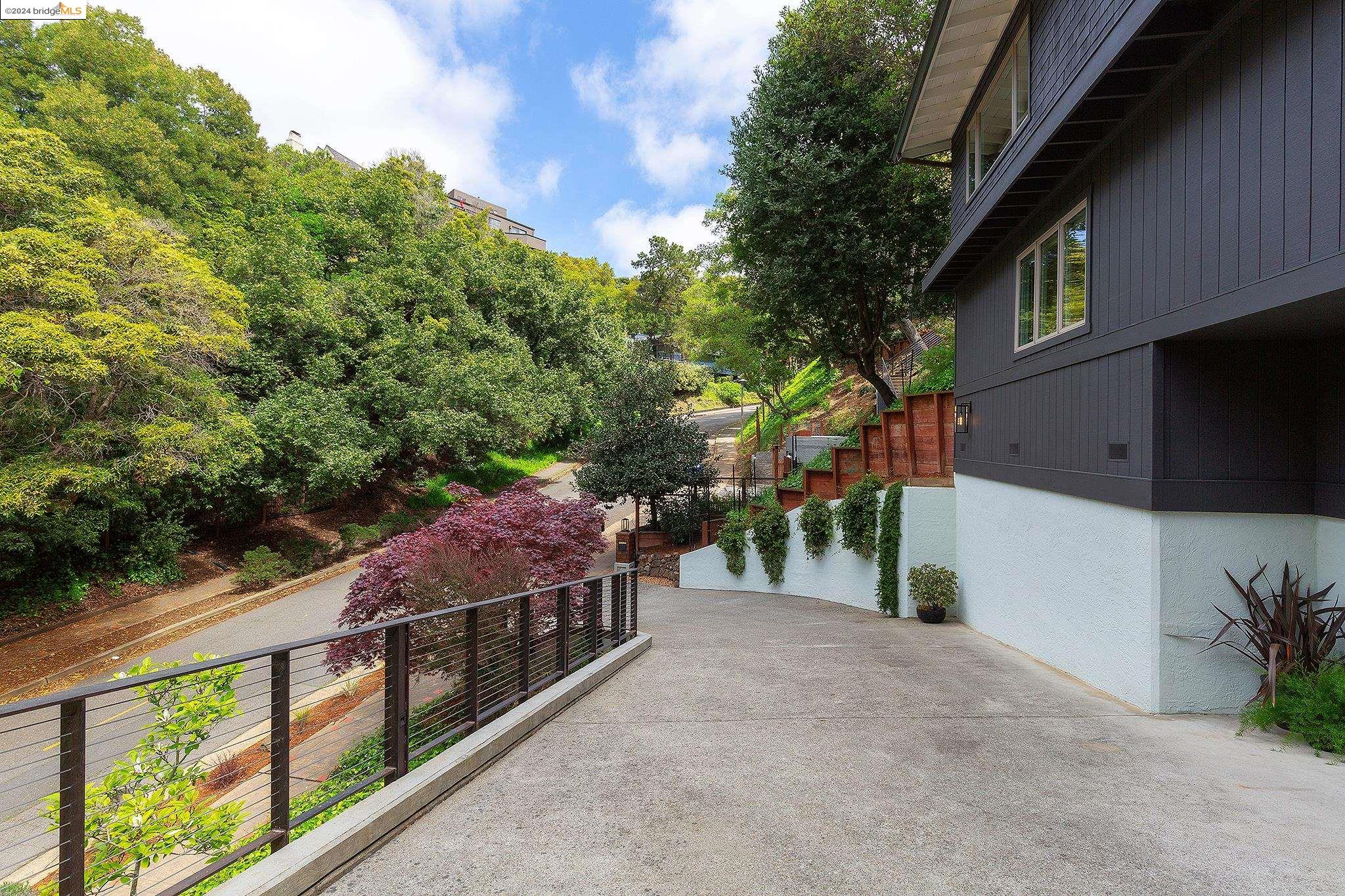 1735 Trestle Glen Rd