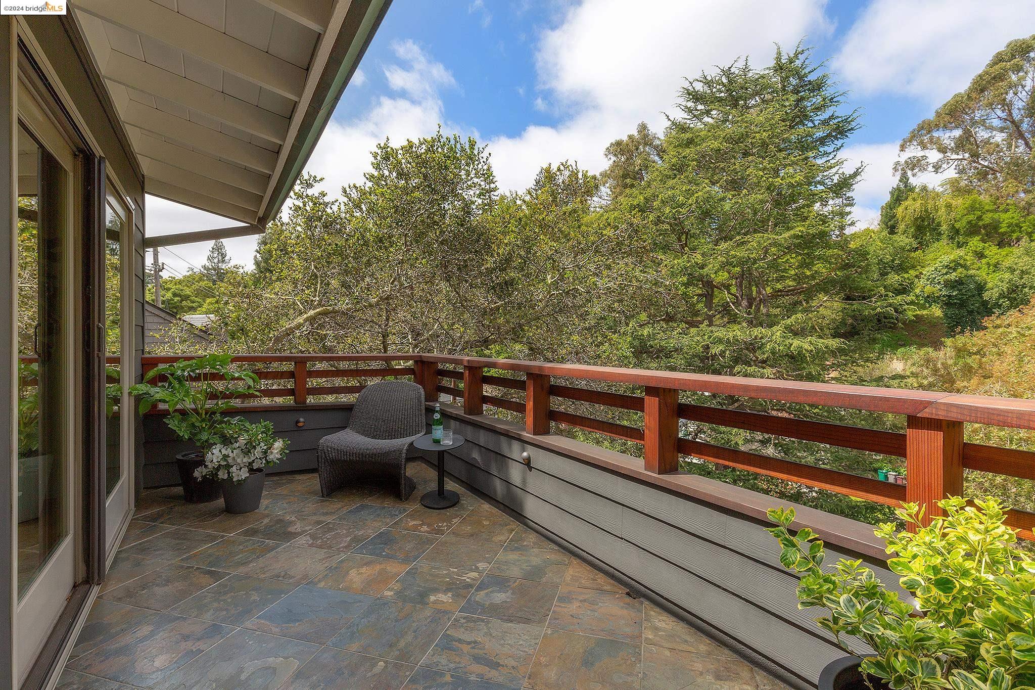 1735 Trestle Glen Rd