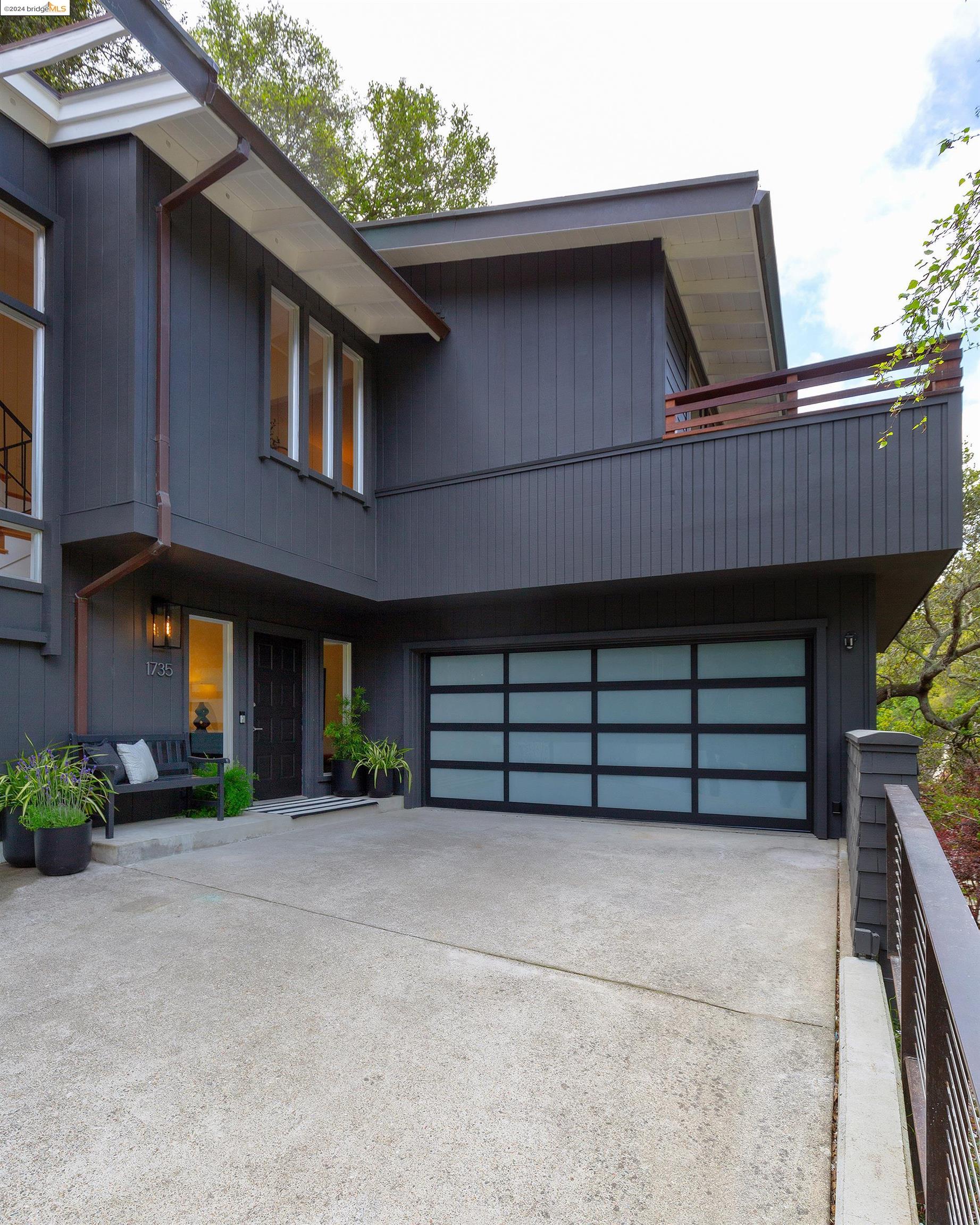 1735 Trestle Glen Rd