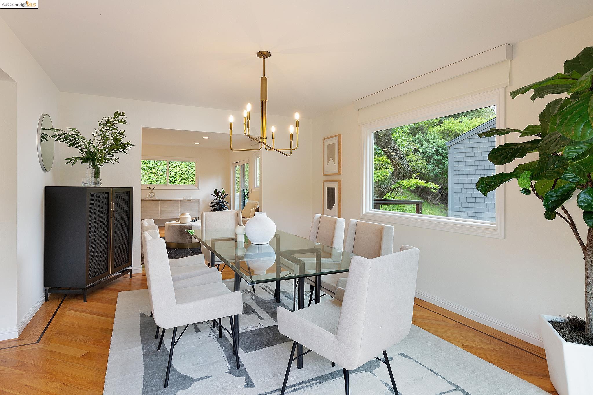 1735 Trestle Glen Rd