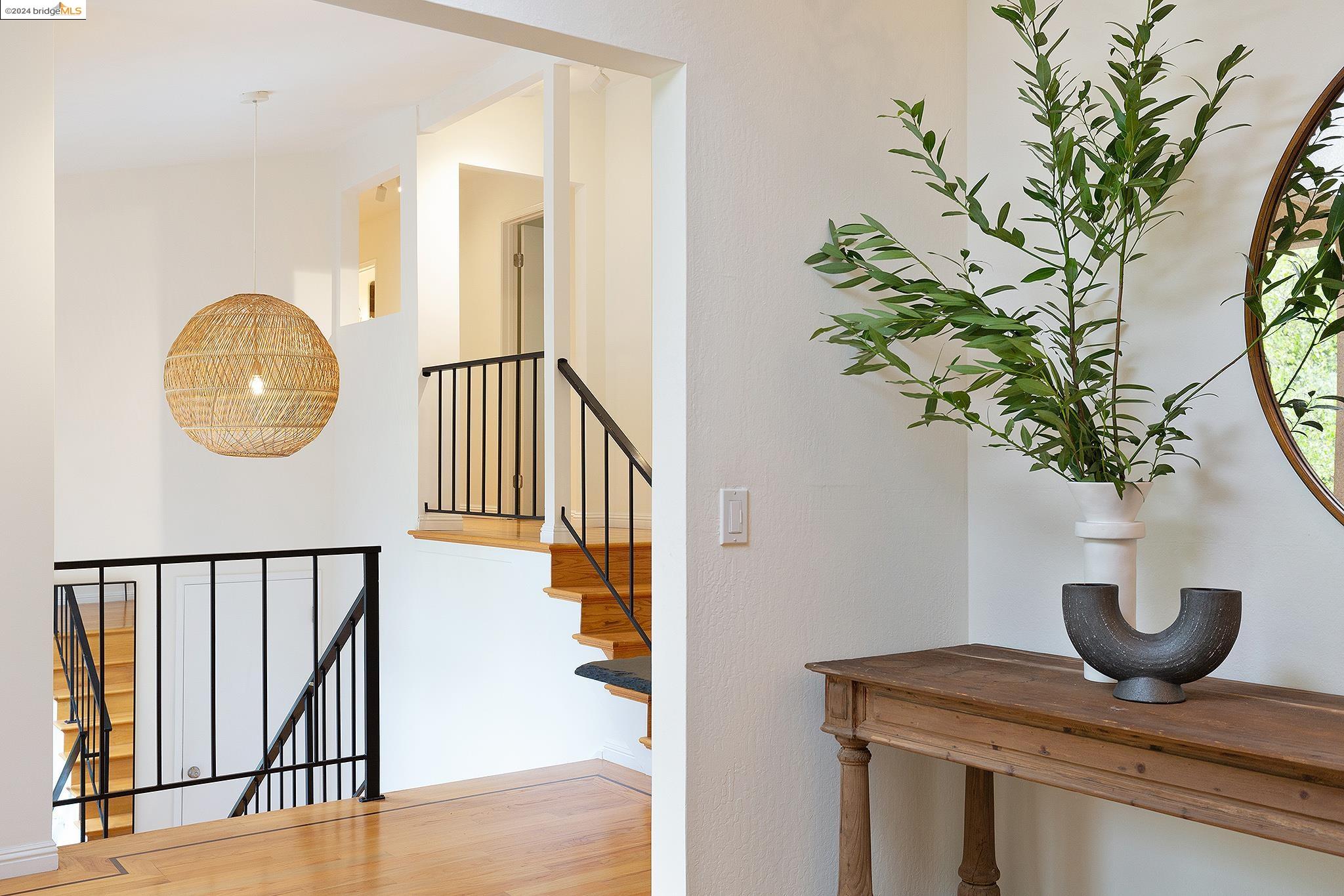 1735 Trestle Glen Rd