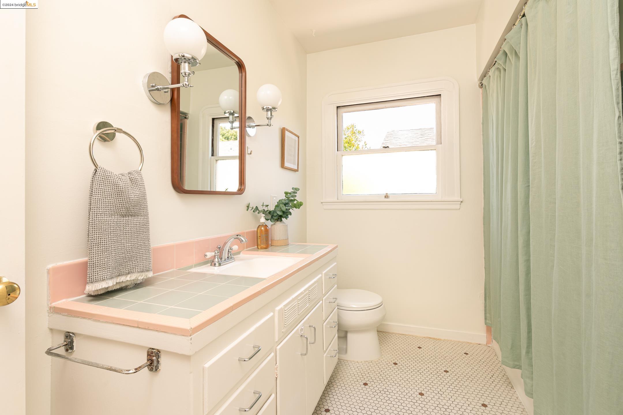 326 W Broadmoor Blvd