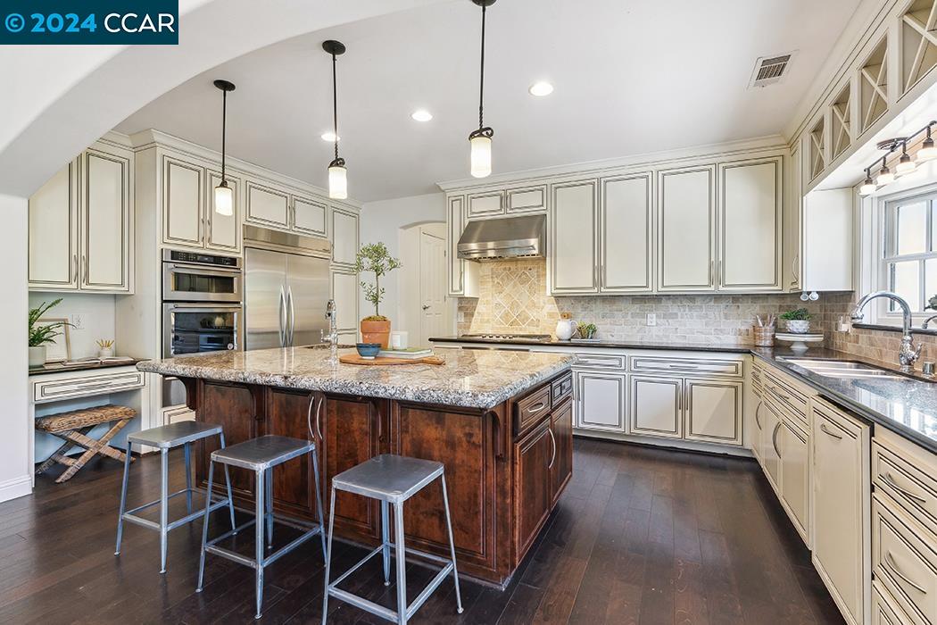 2 Hacienda Cir